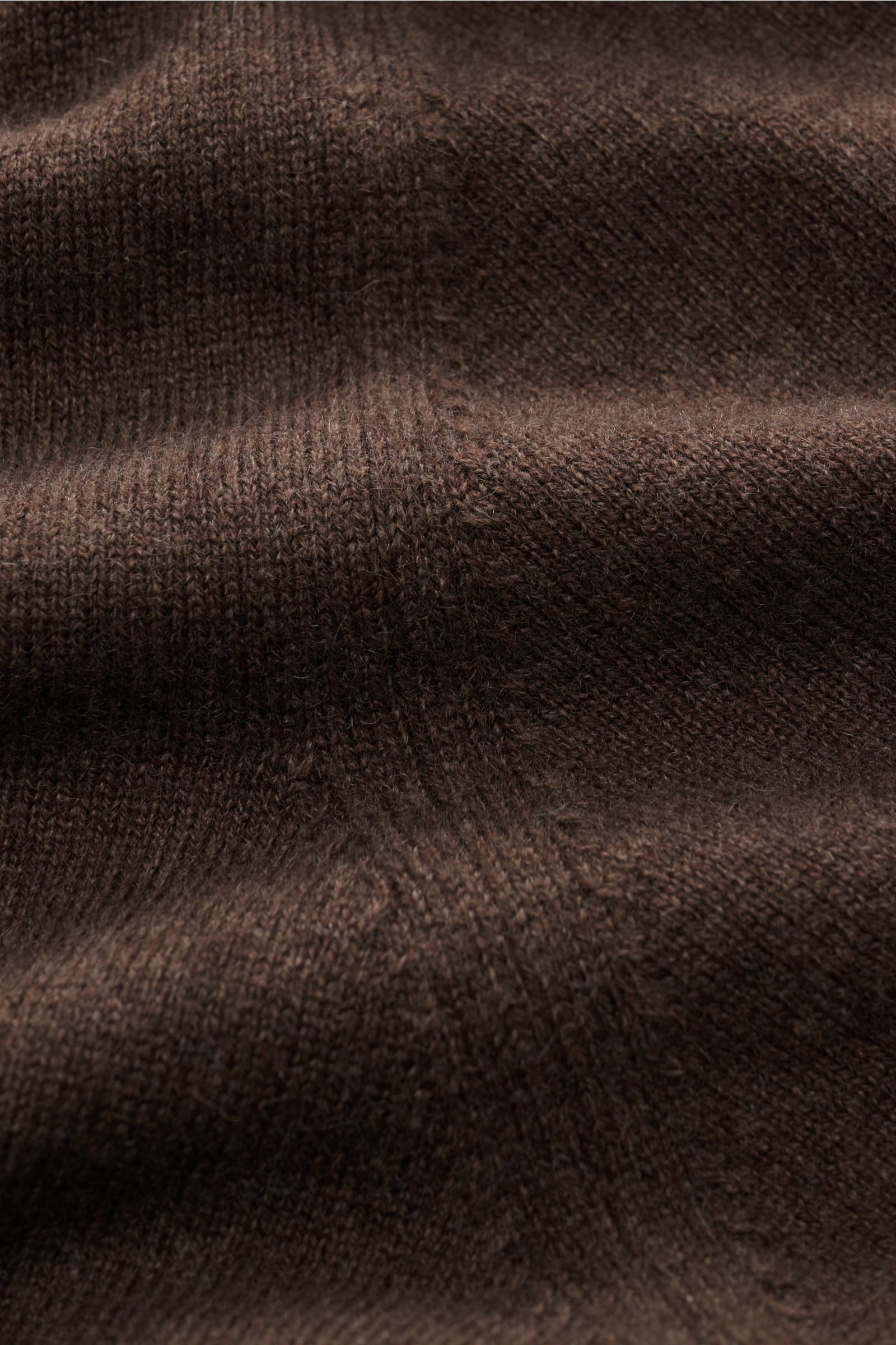 Close-up view of the fine knit texture of the Cruciani Cashmere V-neck jumper brown, showcasing its smooth touch and ribbed bands.

Description: This V-neck jumper in pure cashmere by CRUCIANI is the epitome of understatement and style. Its smooth feel