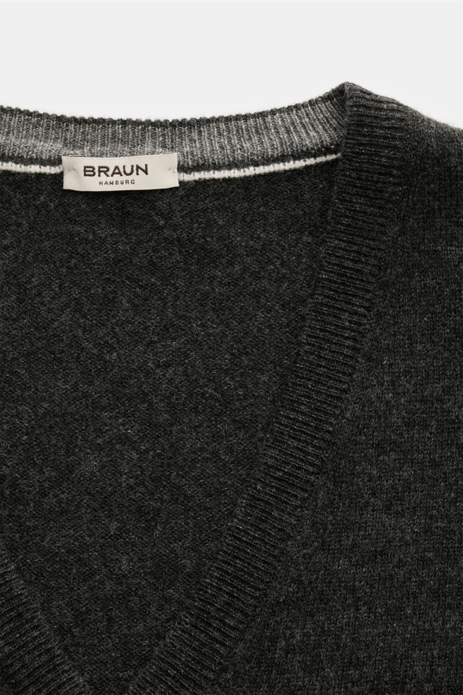 Gran Sasso V-Neck Pullover anthrazit meliert, Nahaufnahme von oben, softer Materialmix aus Wolle, Viskose, Cashmere, feines Strickbild, Rippbündchen.