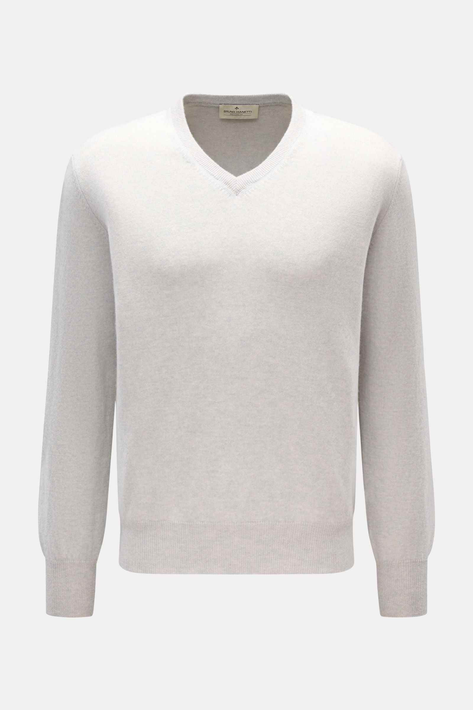 Bruno Manetti Cashmere V-Neck Pullover hellgrau meliert, frontale Aufnahme, weicher Griff, feines Strickbild, Regular Fit, Rippbündchen, V-Ausschnitt, reiner Cashmere.