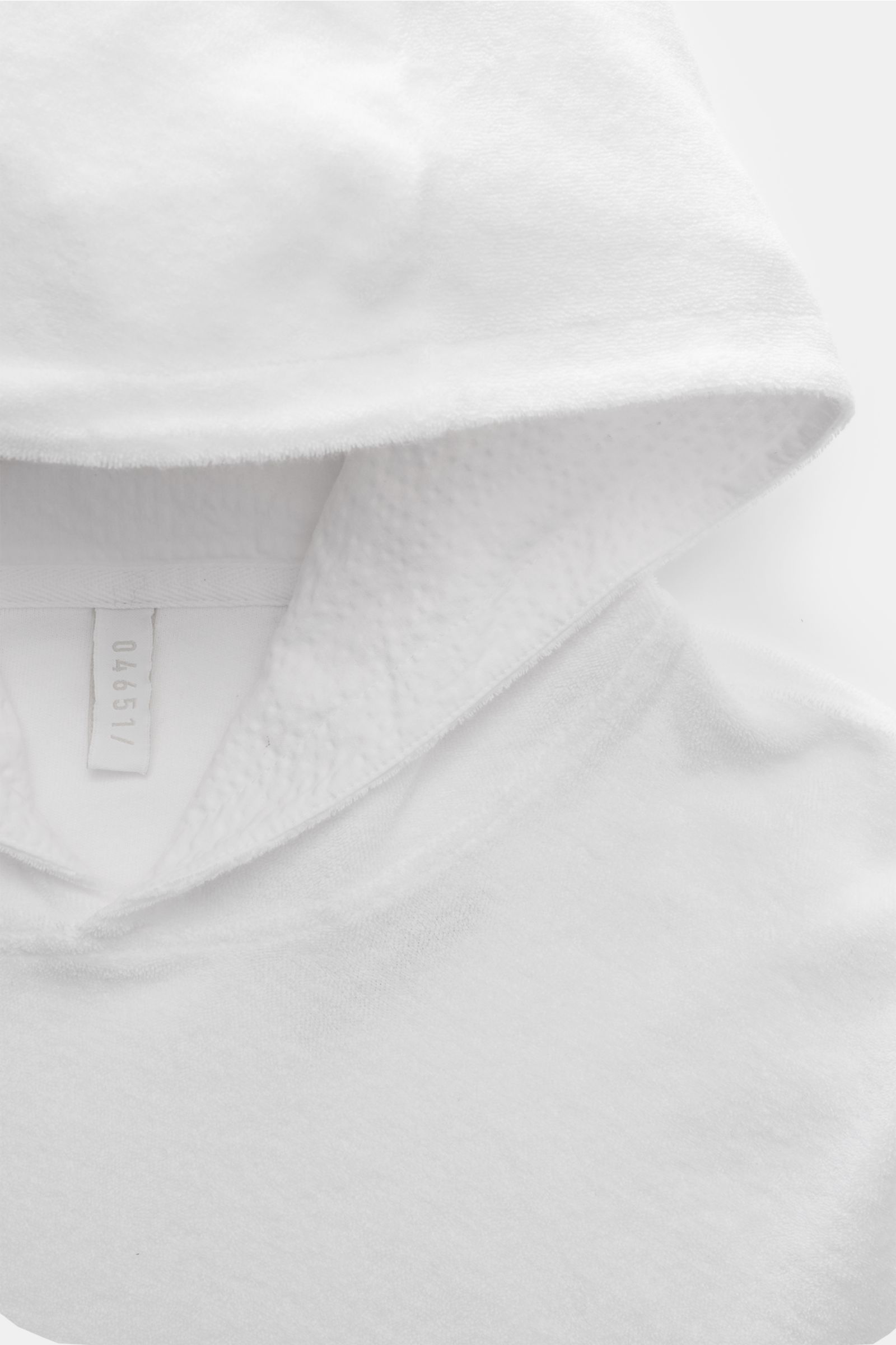 Alt text: 'Close-up of 04651/ A trip in a bag Hooded jumper 'Beach Hoodie' white, showing soft terrycloth cotton with seersucker-lined hood.