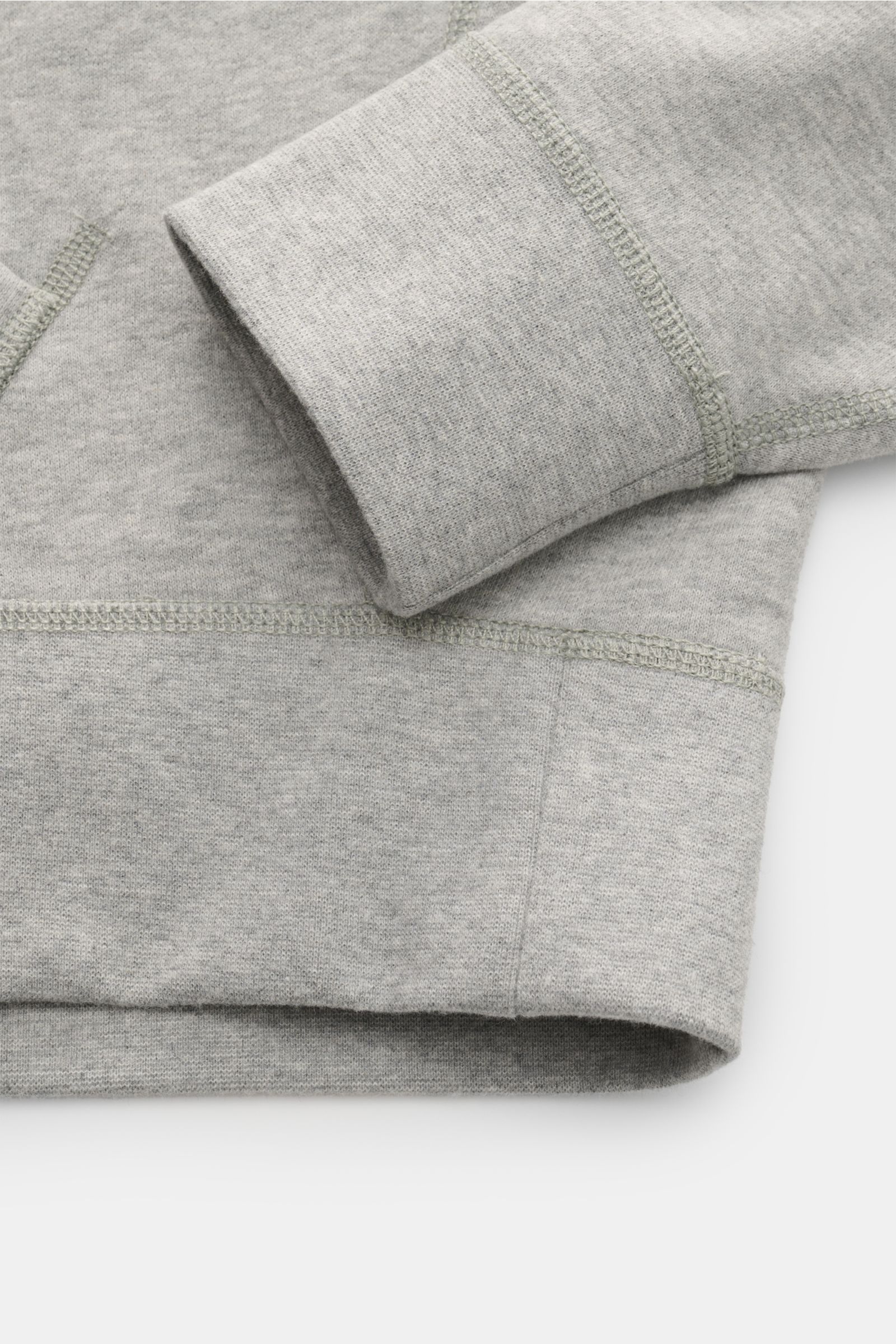 Close-up front view of Polo Ralph Lauren Kapuzenpullover grau meliert sleeve and hem, jersey aus Baumwolle und hochwertiger Microfaser, weicher Griff, Regular Fit, Kapuze mit Tunnelzug, praktische Kängurutasche, Logo-Stick auf der Brust, angeraute Innense