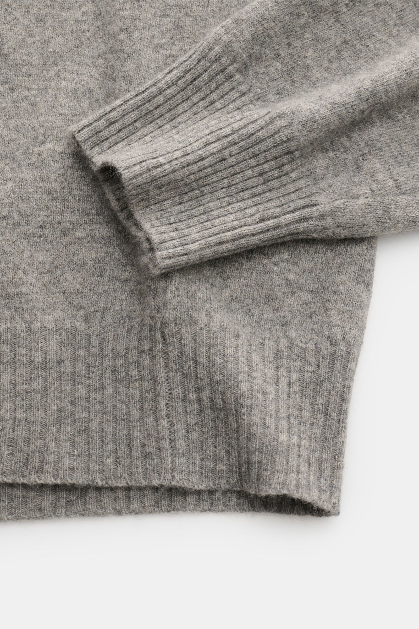 Close-up front view of the 04651/ A trip in a bag Kapuzenpullover sand, showing fine knit wool, cashmere, viscose blend, soft touch, slim fit, knitted hood, and comfortable ribbed cuffs.