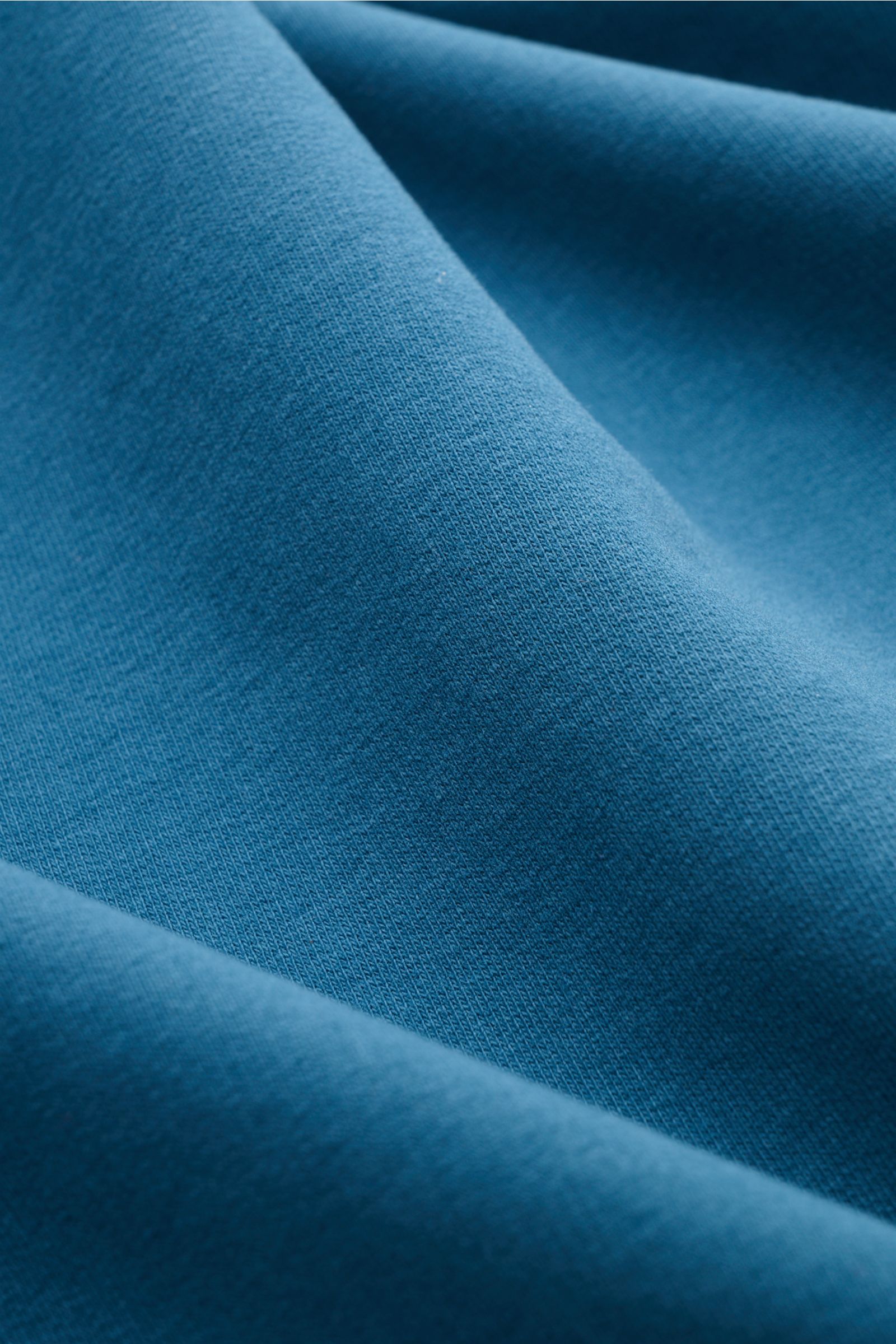04651/ A trip in a bag Kapuzenpullover 'IF Hoodie' petrol, Detailaufnahme gebürsteter Jersey-Stoff, elastisch, sehr weich, aus nächster Nähe.