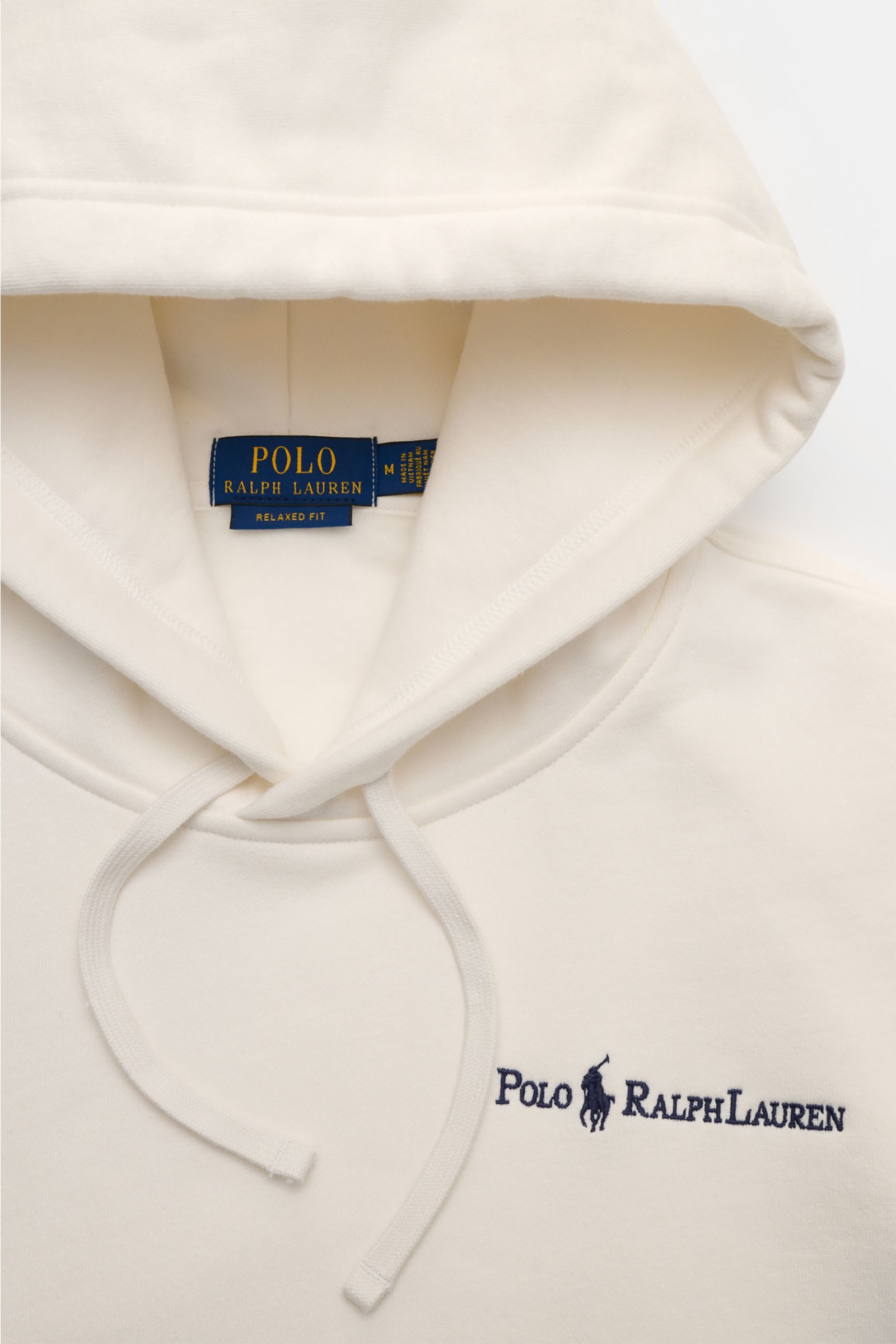 Close-up front view of Polo Ralph Lauren Hooded jumper white showing drawstring hood and navy logo stitching on soft cotton-microfibre fabric.

Sporty and relaxed: This classic hooded jumper by POLO RALPH LAUREN in soft cotton-microfibre sweat fabric h