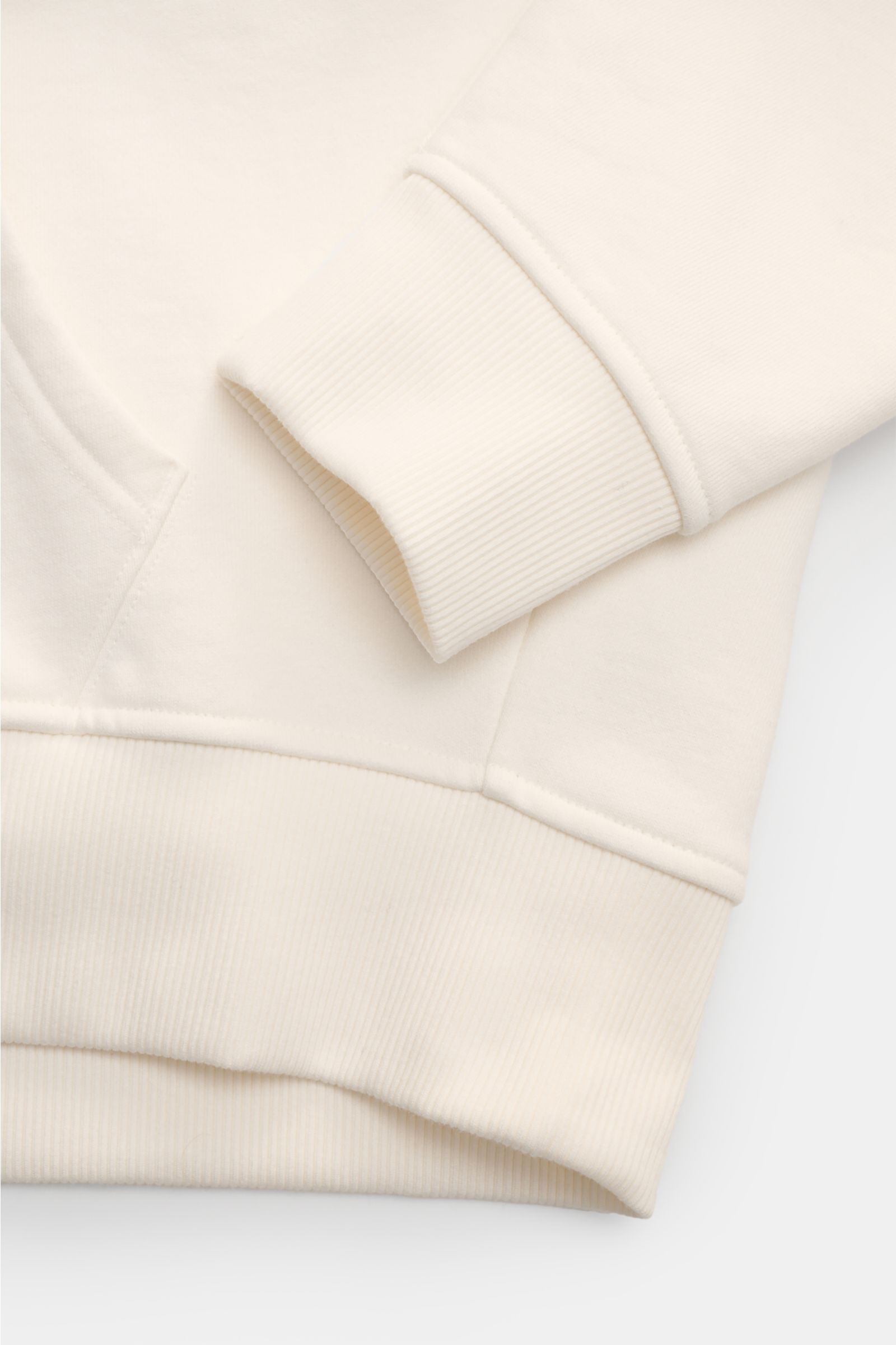 Close-up front view of Polo Ralph Lauren Hooded jumper white showing ribbed cuffs, kangaroo pocket edge, and soft cotton-microfibre fabric.

Sporty and relaxed: This classic hooded jumper by POLO RALPH LAUREN in soft cotton-microfibre sweat fabric has 