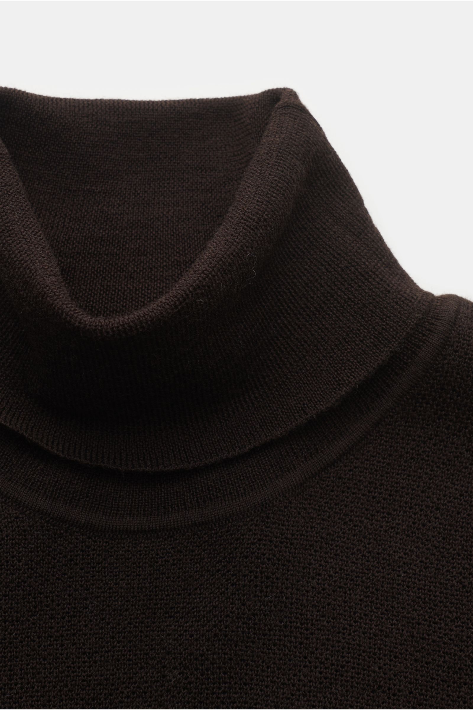 04651/ A trip in a bag Merino turtleneck jumper 'Oyster' dark brown