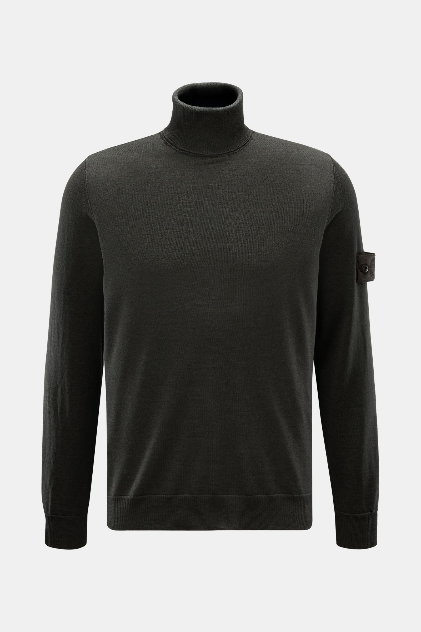 Stone Island Turtleneck jumper 'Ghost Piece' dark brown shown from front on a white background, pure virgin wool, soft, fine knit, regular fit, close-fitting turtleneck, compass badge on upper sleeve, comfortable ribbed bands. A casual basic for winter: T