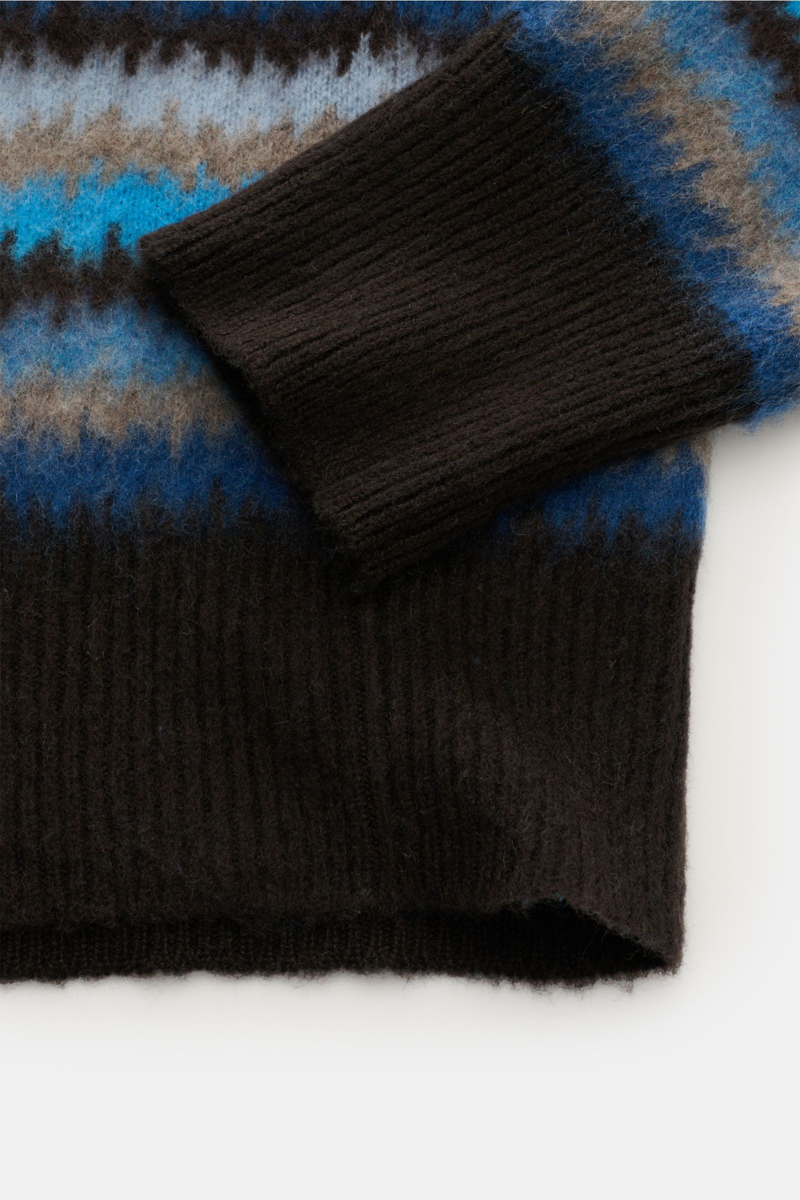 Piacenza 1733 Cashmere Rollkragenpullover dunkelbraun/blau/beige gestreift, Detailaufnahme von Ärmel und Saum, reiner Cashmere, weicher Griff, Zickzack-Streifen, mittelfeines Strickbild, Regular Fit, Rollkragen, breite Rippbündchen.