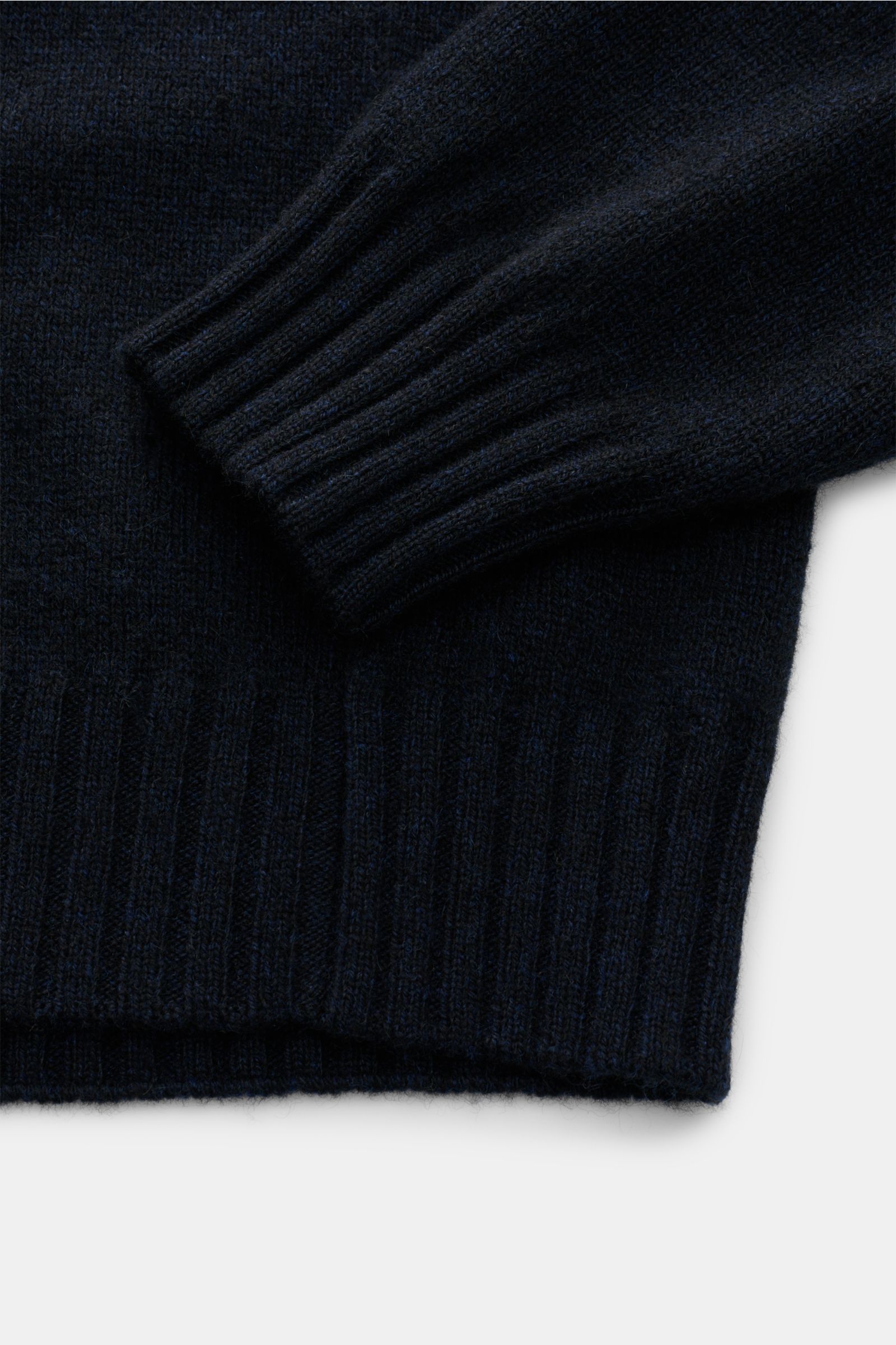 Filippo de Laurentiis Cashmere Rollkragenpullover navy, Detailaufnahme von Ärmel und Bund, feines Strickbild, reiner Cashmere, weicher Griff, Regular Fit, Rippstrick-Rollkragen, flexible Rippbündchen.