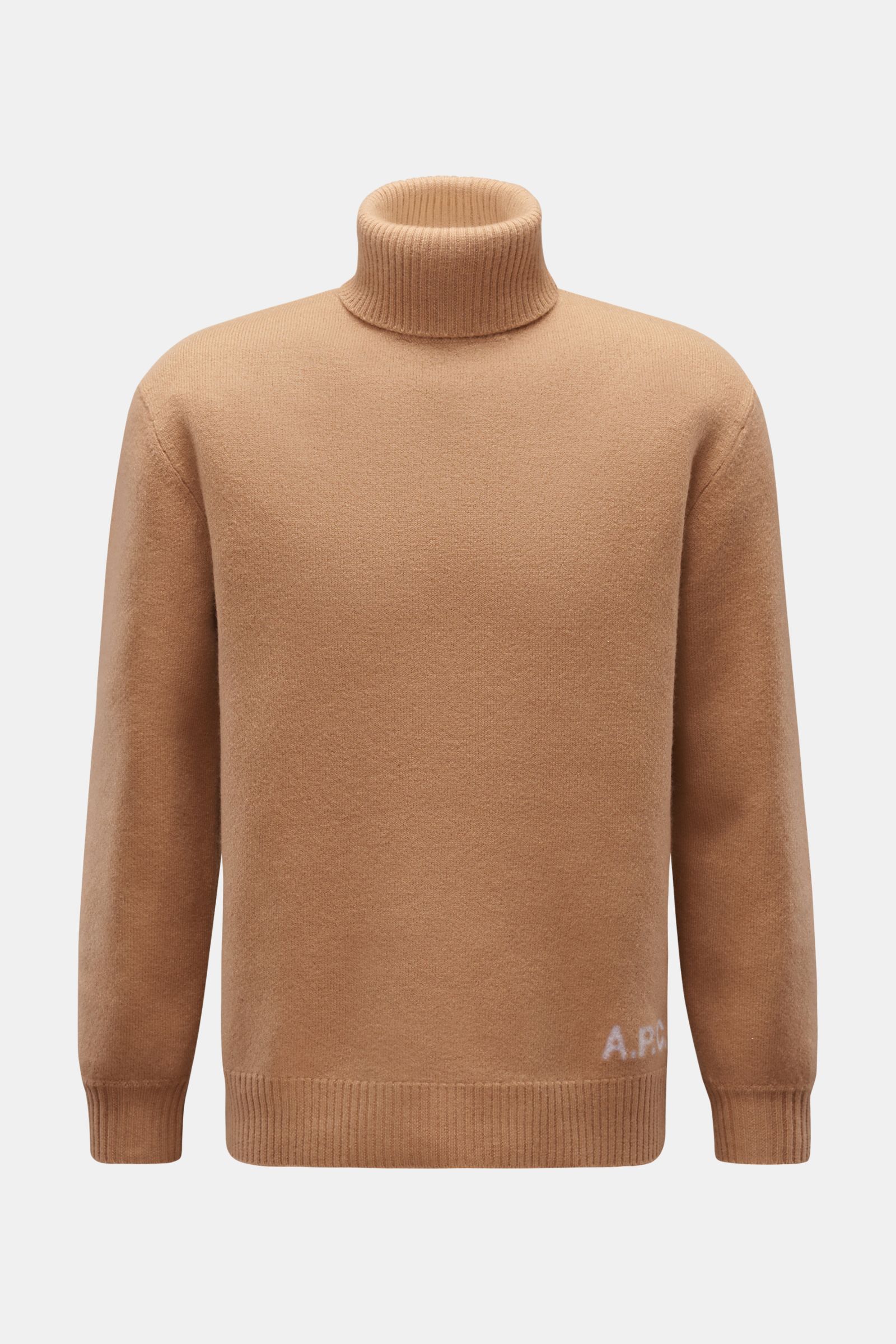 Front view of A.P.C. Rollkragenpullover 'Walter' camel, a turtleneck sweater in pure wool with a soft feel, medium-fine knit, regular fit, fitted rib-knit roll neck, flexible ribbed cuffs, and a subtle logo on the front.