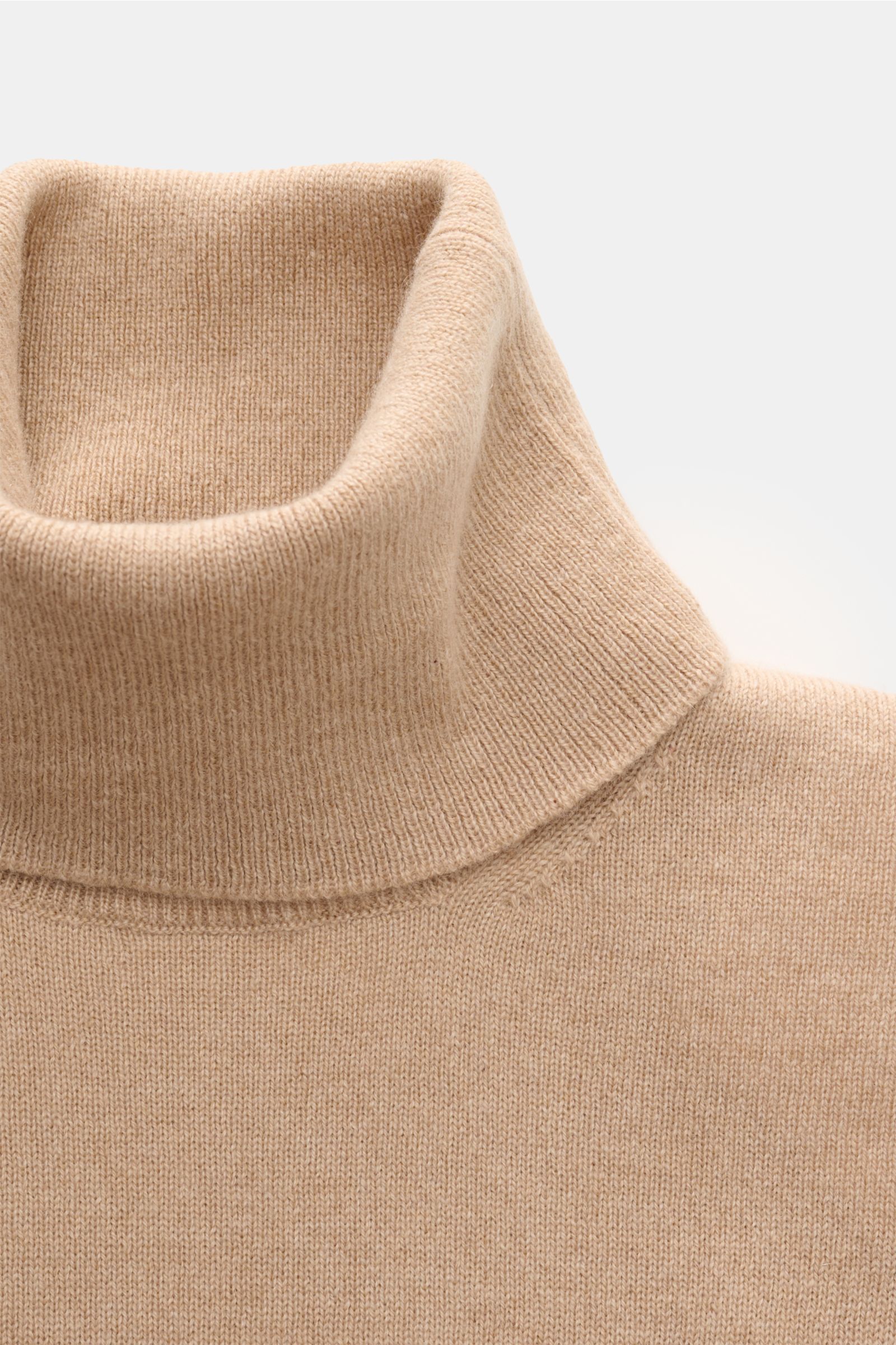 Close-up front view of Cruciani Cashmere turtleneck jumper beige, showcasing pure cashmere, smooth touch, fine knit, slim fit, close-fitting turtleneck, and elasticated rib knit bands. 

CRUCIANI brings us a classic basic for the colder months with thi