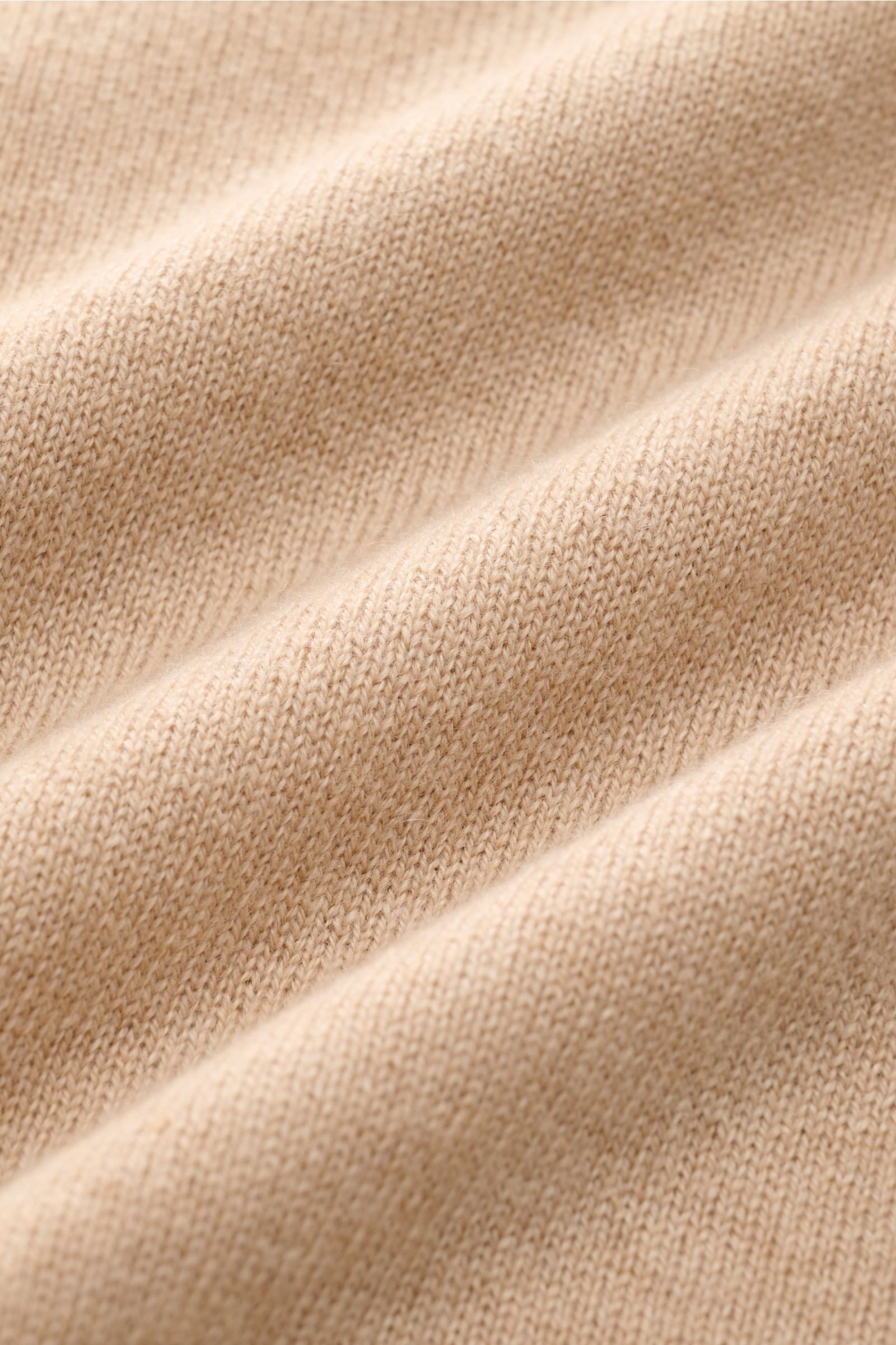 Close-up front view of the beige Cruciani Cashmere turtleneck jumper showing fine knit texture and smooth cashmere fabric.

Description: CRUCIANI brings us a classic basic for the colder months with this slim cut turtleneck jumper in pure, fine cashmer