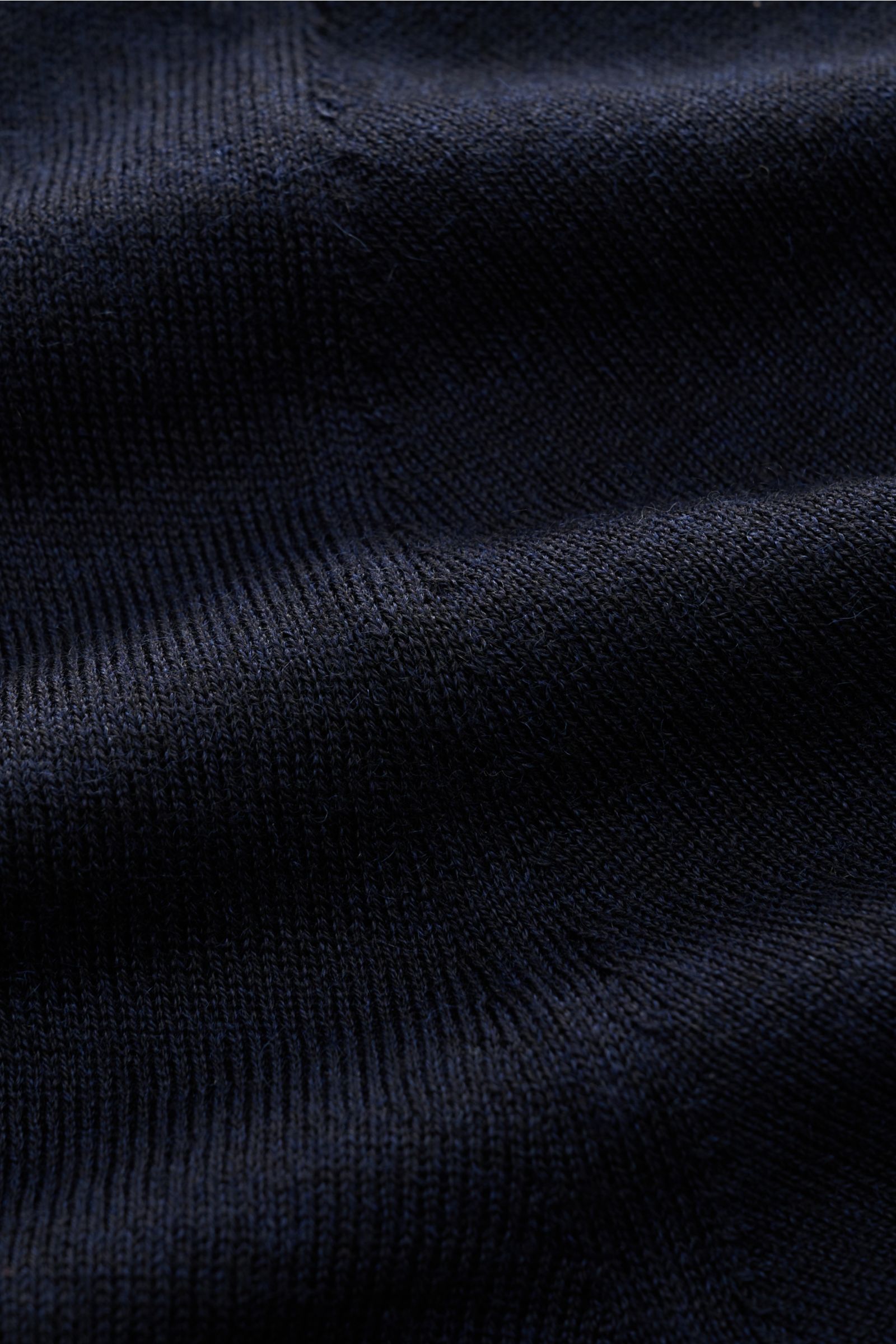 Close-up front view of navy blue fine knit fabric showing detailed texture of the FTC Fine knit-turtleneck jumper navy.

Description: Innovative luxury: This turtleneck jumper by FTC combines fine cashmere with innovative SeaCell – a lyocell fibre that