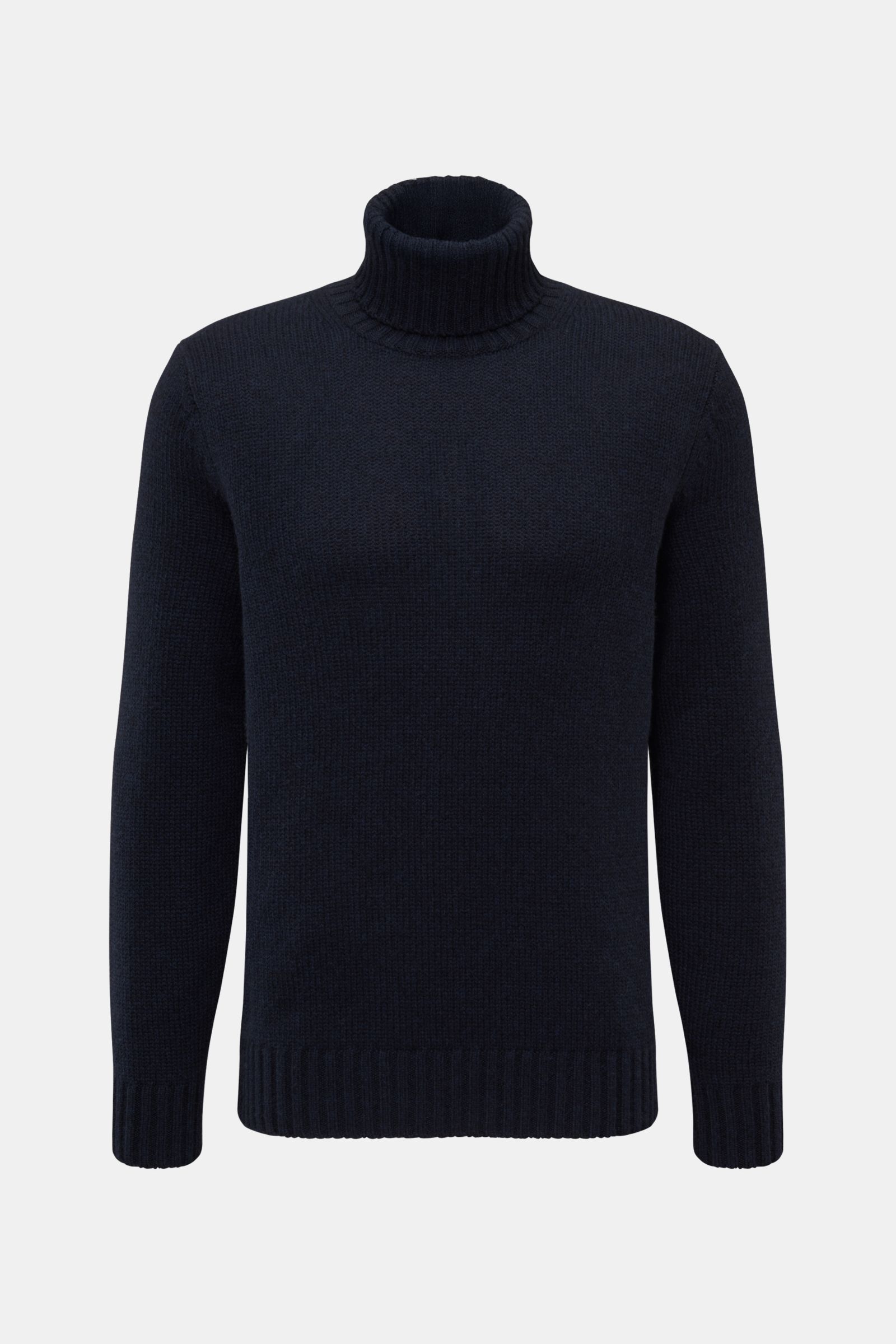 Front view of FTC Cashmere turtleneck jumper navy in pure cashmere, slim fit with close-fitting ribbed turtleneck and bands, medium-fine knit. 

The comfort of high-quality, sustainable cashmere makes this timeless turtleneck jumper from innovative kni