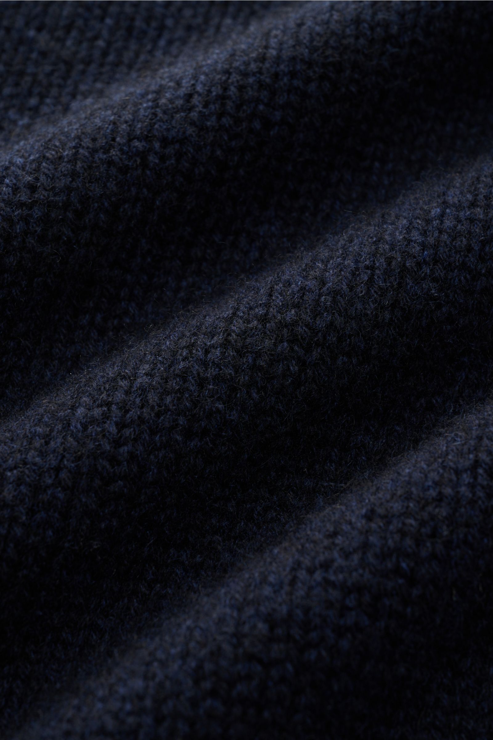Close-up front view of the navy FTC Cashmere turtleneck jumper showing its medium-fine knit, soft pure cashmere fabric, and ribbed texture.

The comfort of high-quality, sustainable cashmere makes this timeless turtleneck jumper from innovative knitwea
