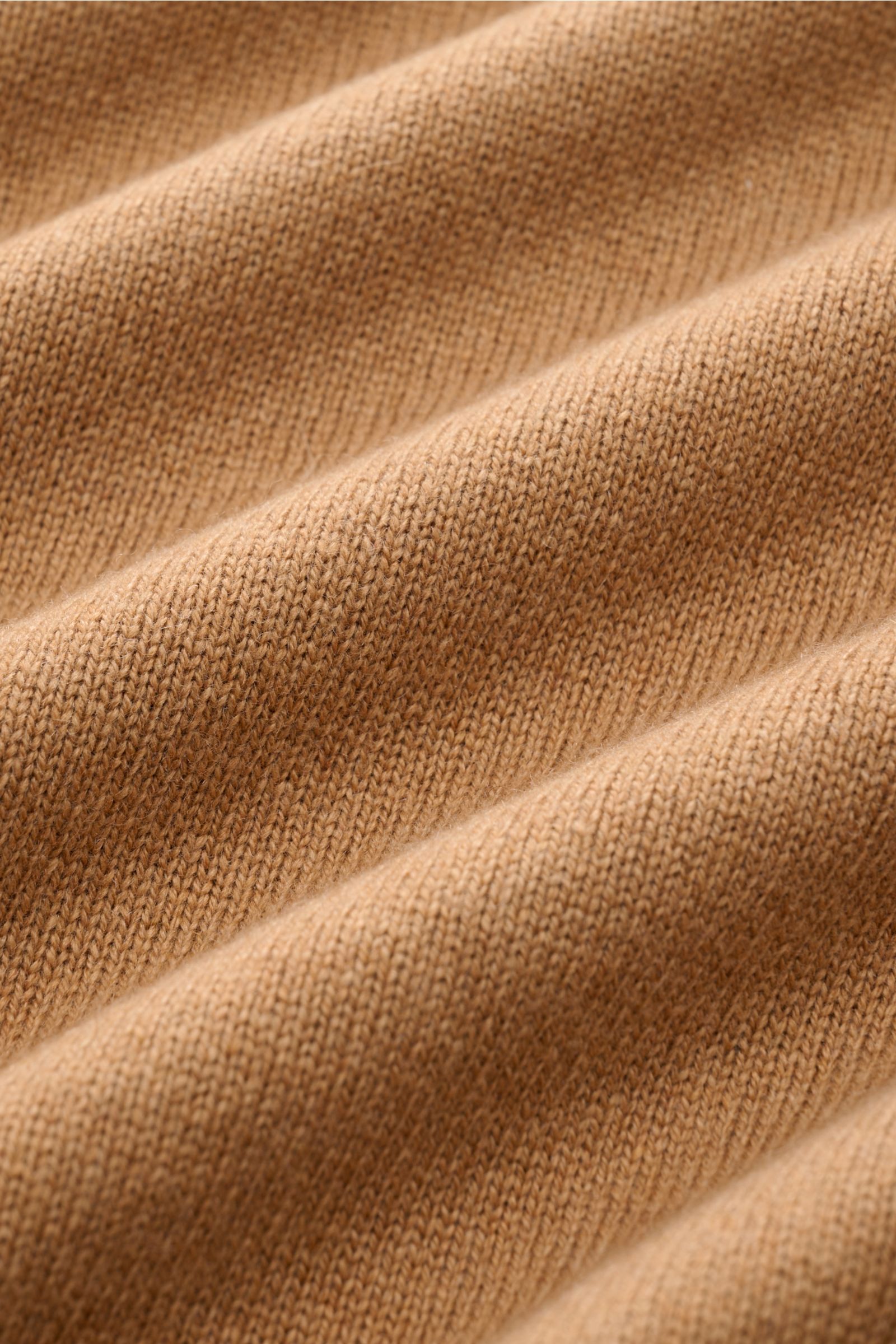 Close-up front view of the Moorer Turtleneck jumper 'Todi' camel, showing fine knit, soft cashmere and silk blend with flexible ribbed bands, slim fit, and close-fitting turtleneck.