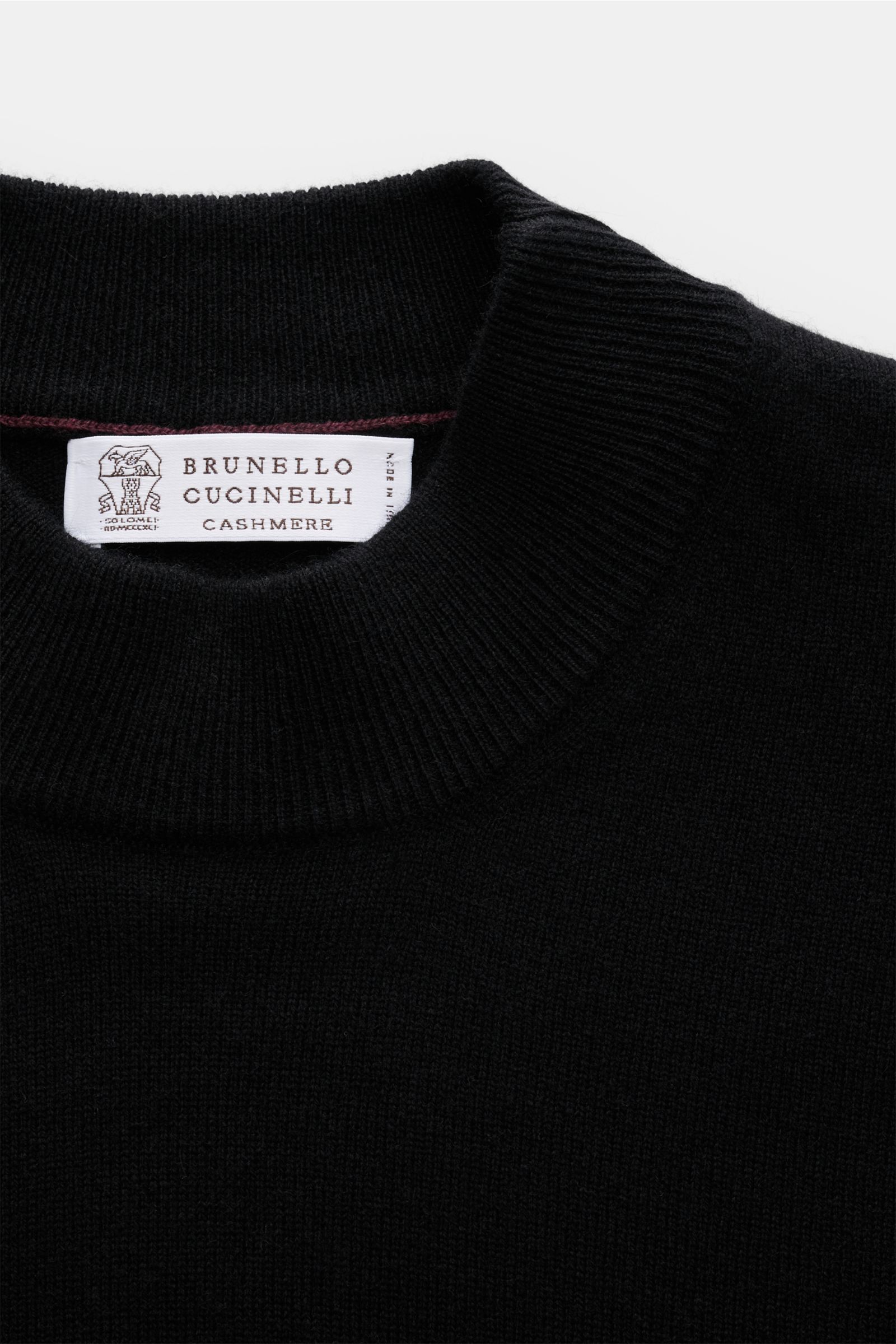 Brunello Cucinelli Cashmere Mock Neck Pullover schwarz, Nahaufnahme von oben, Stehkragen, feines Strickbild, weicher Griff, Regular Fit, Rippbündchen.