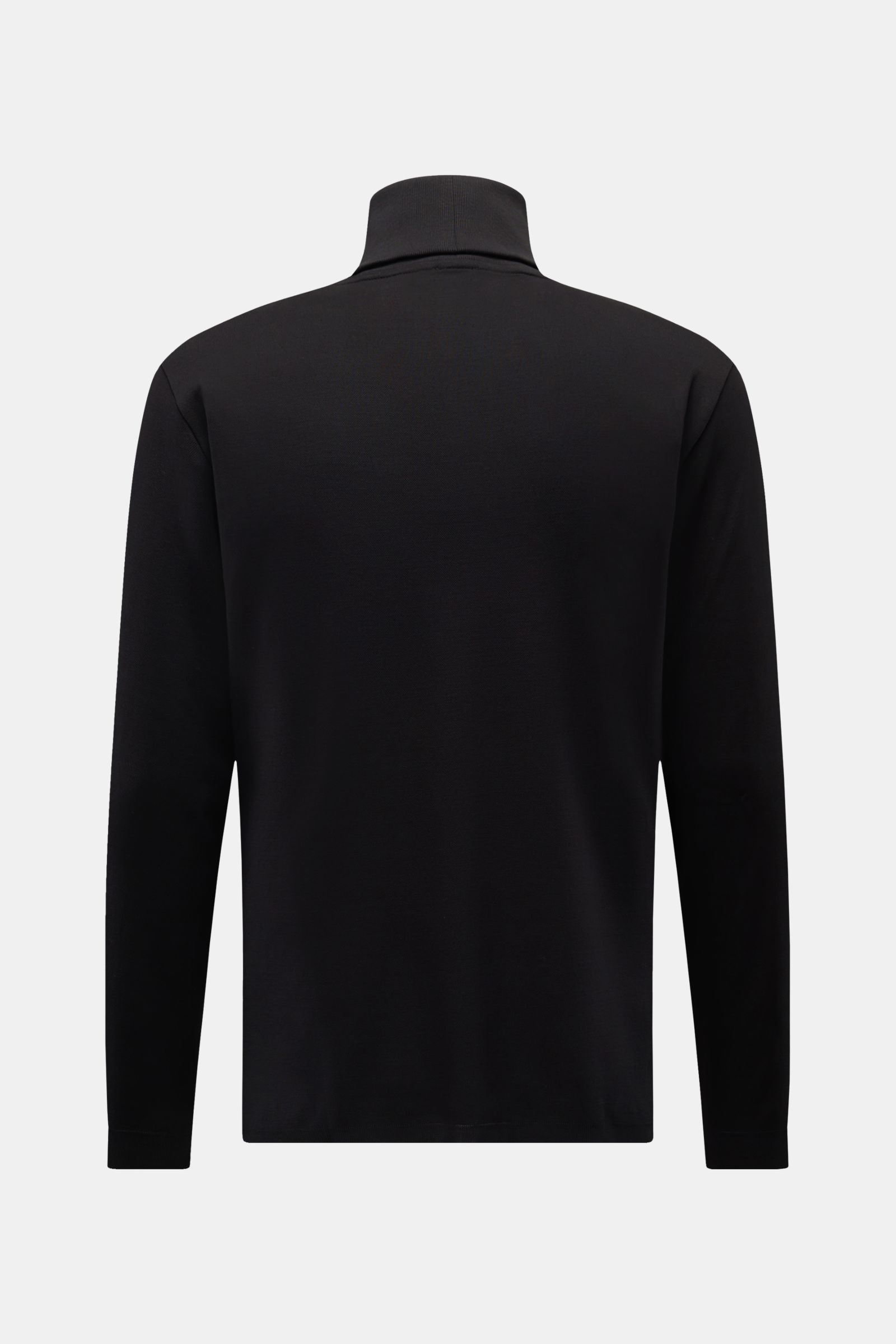 Back view of the 04651/ A trip in a bag Rollkragenpullover 'Tp Turtle' schwarz, a versatile black turtleneck sweater in regular fit with fine knit, flexible rib cuffs, and side seam label. 

Vielseitiges Essential: Mit seinem zeitlosen Design wird der 