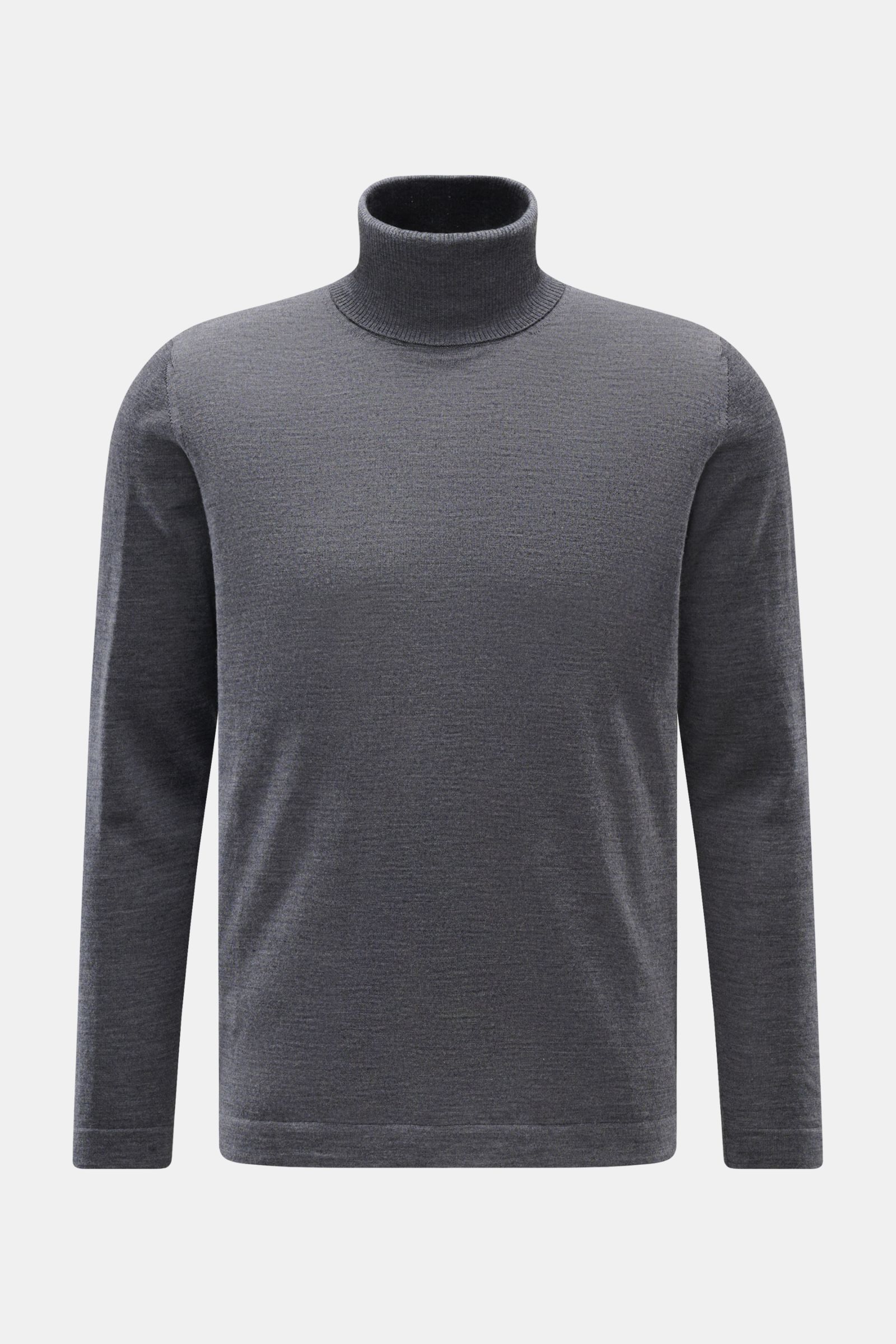 Front view of 04651/ A trip in a bag Merino Rollkragenpullover grau meliert, a slim-fit grey melange turtleneck sweater in soft pure merino wool with fine knit, ribbed collar, and short hem slits. 

Zeitloser Komfort für coole Layerings: Der Rollkragen