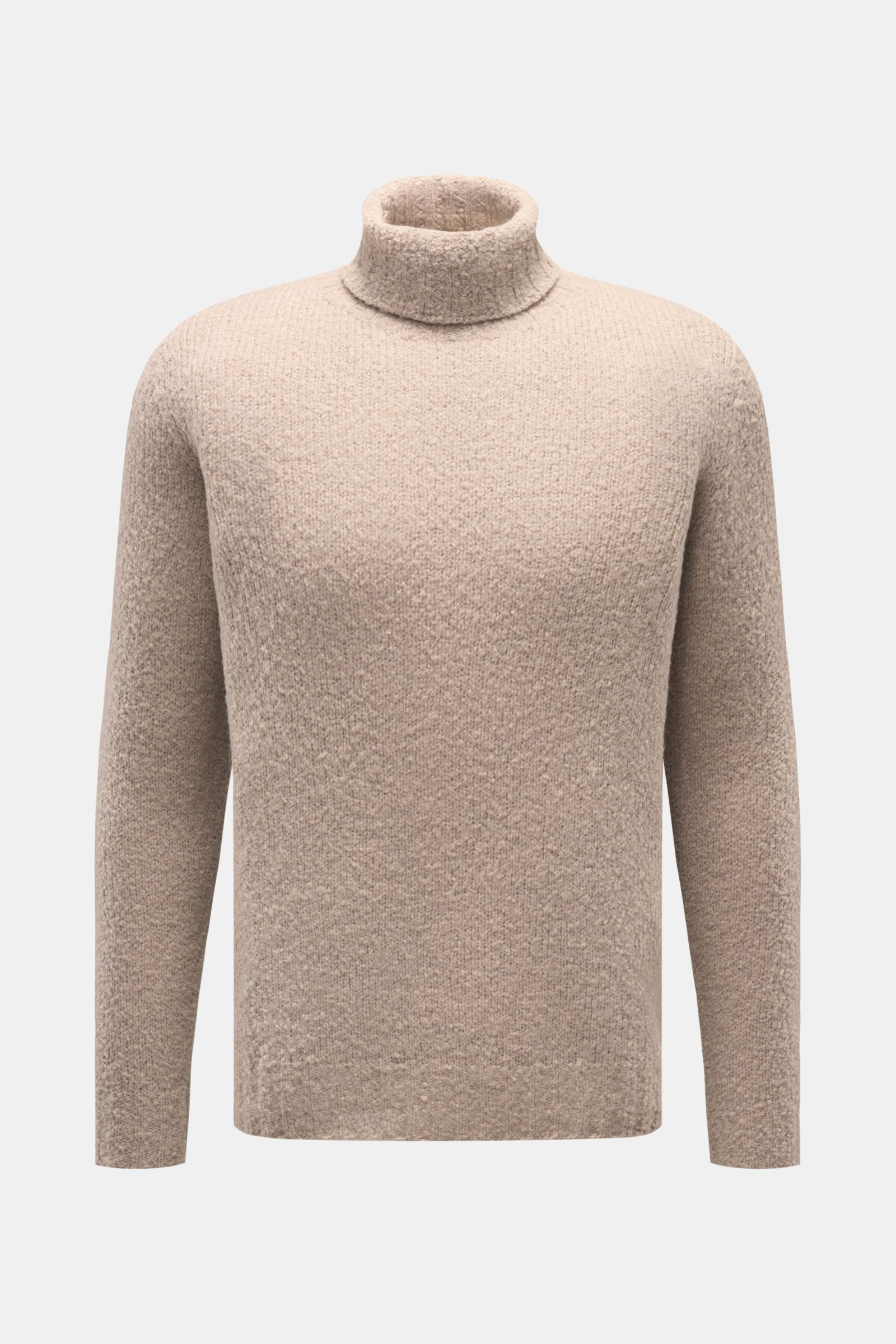 Front view of the 04651/ A trip in a bag Rollkragenpullover 'Chunky Turtle' beige, a slim fit turtleneck sweater with voluminous knit, soft texture, ribbed cuffs, made from a mix of virgin wool and microfiber, perfect as an elegant winter essential. 

