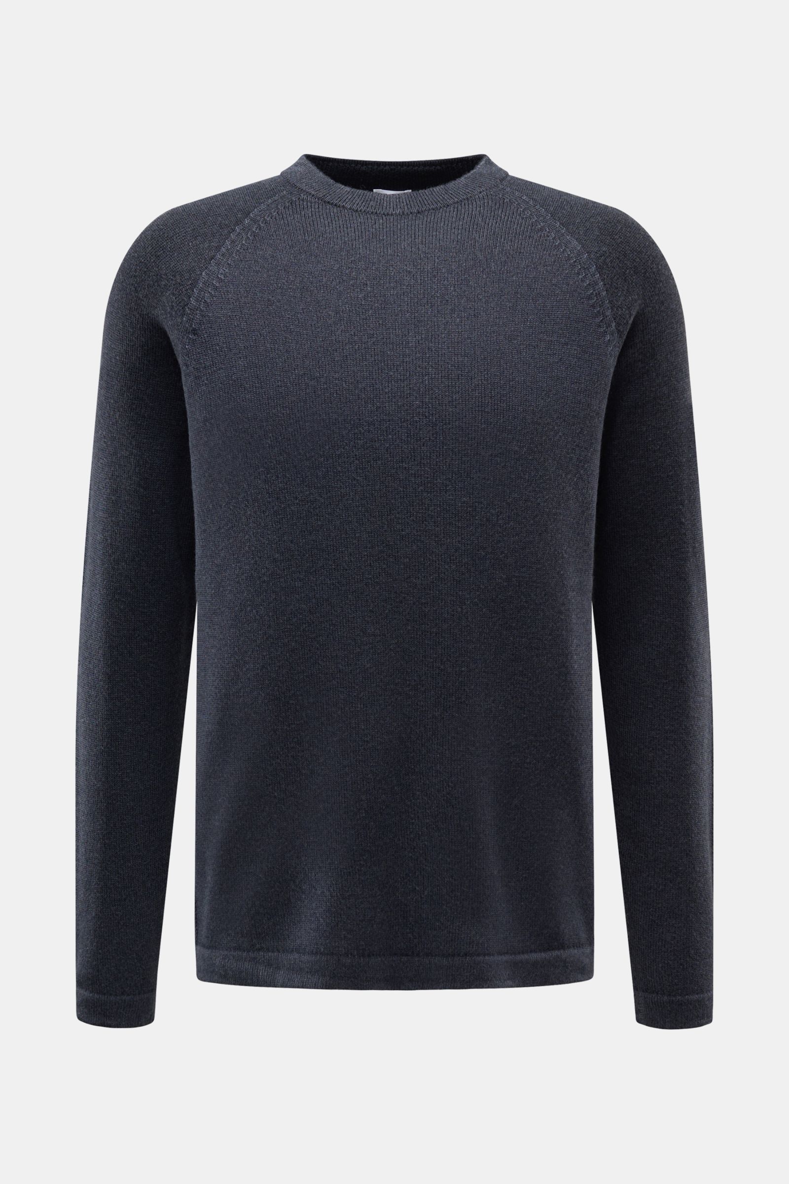 04651/ A trip in a bag Wende-Rundhalspullover 'Foggy Crew' graublau aus reiner Schurwolle, Slim Fit, garment dyed, Rundhals, Rippbündchen, frontale Ansicht.