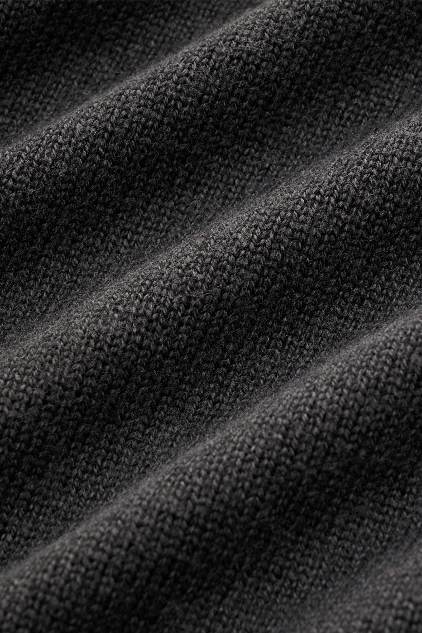 Close-up front view of dark grey knitted fabric showing texture and weave of 04651/ A trip in a bag Reversible crew neck jumper 'Foggy Crew' dark grey.

This reversible jumper 'Foggy Crew' made of pure virgin wool by 04651/ A TRIP IN A BAG gets its fuz