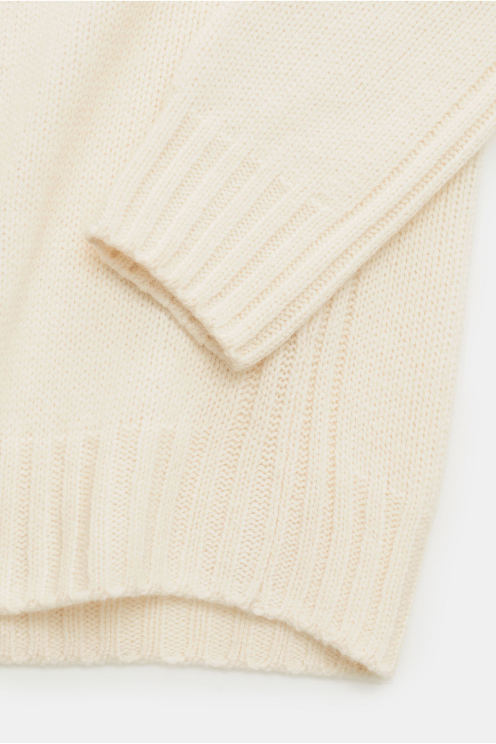 von Braun Cashmere Troyer creme, Detailaufnahme von Ärmel und Saum mit sportiven Rippstrick-Details, weicher reiner Cashmere, Regular Fit