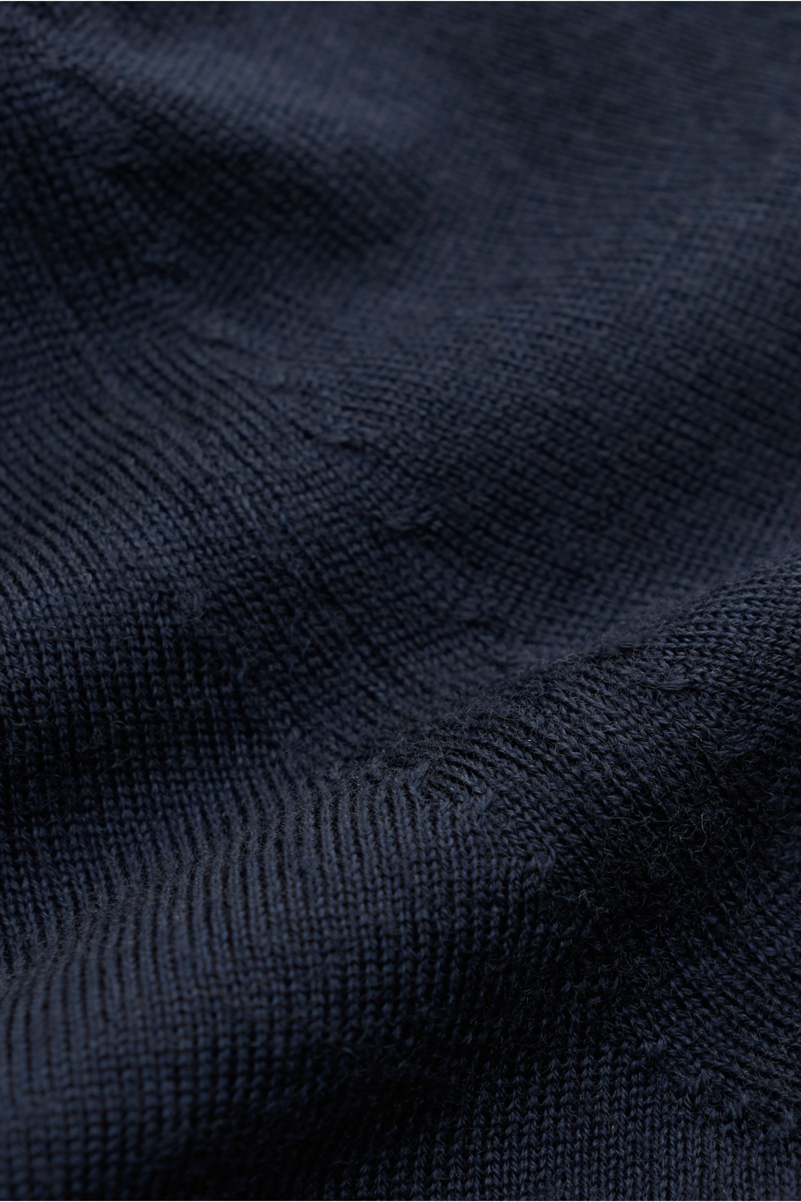von Braun Merino Rollkragenpullover navy aus reiner Merinowolle, feines Strickbild, Slim Fit, flexible Rippbündchen, Detailaufnahme der Struktur