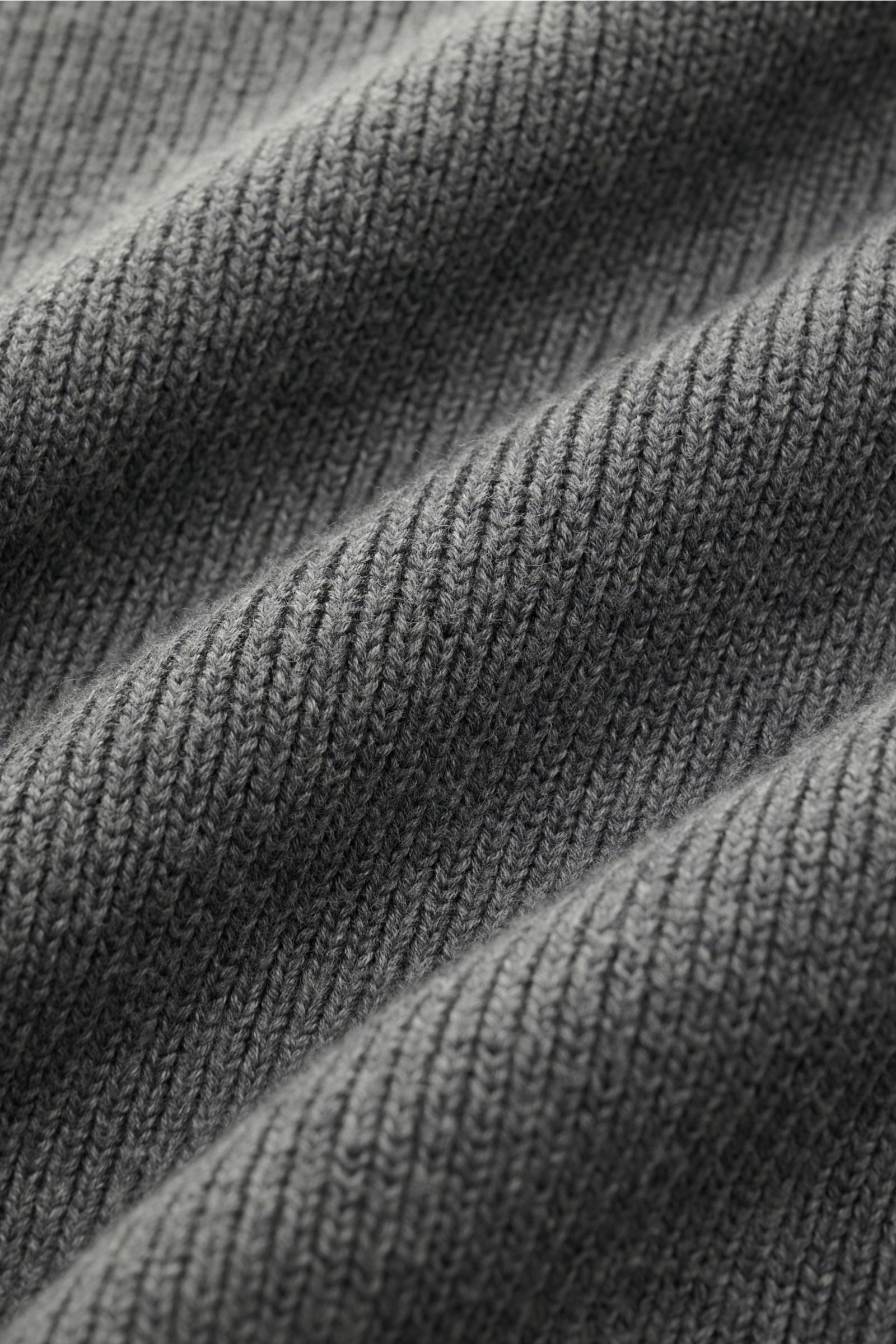 Golden Goose Rundhalspullover 'Davis' grau in Nahaufnahme, feines Patentstrickmuster aus elastischer Baumwolle mit weichem Griff sichtbar.