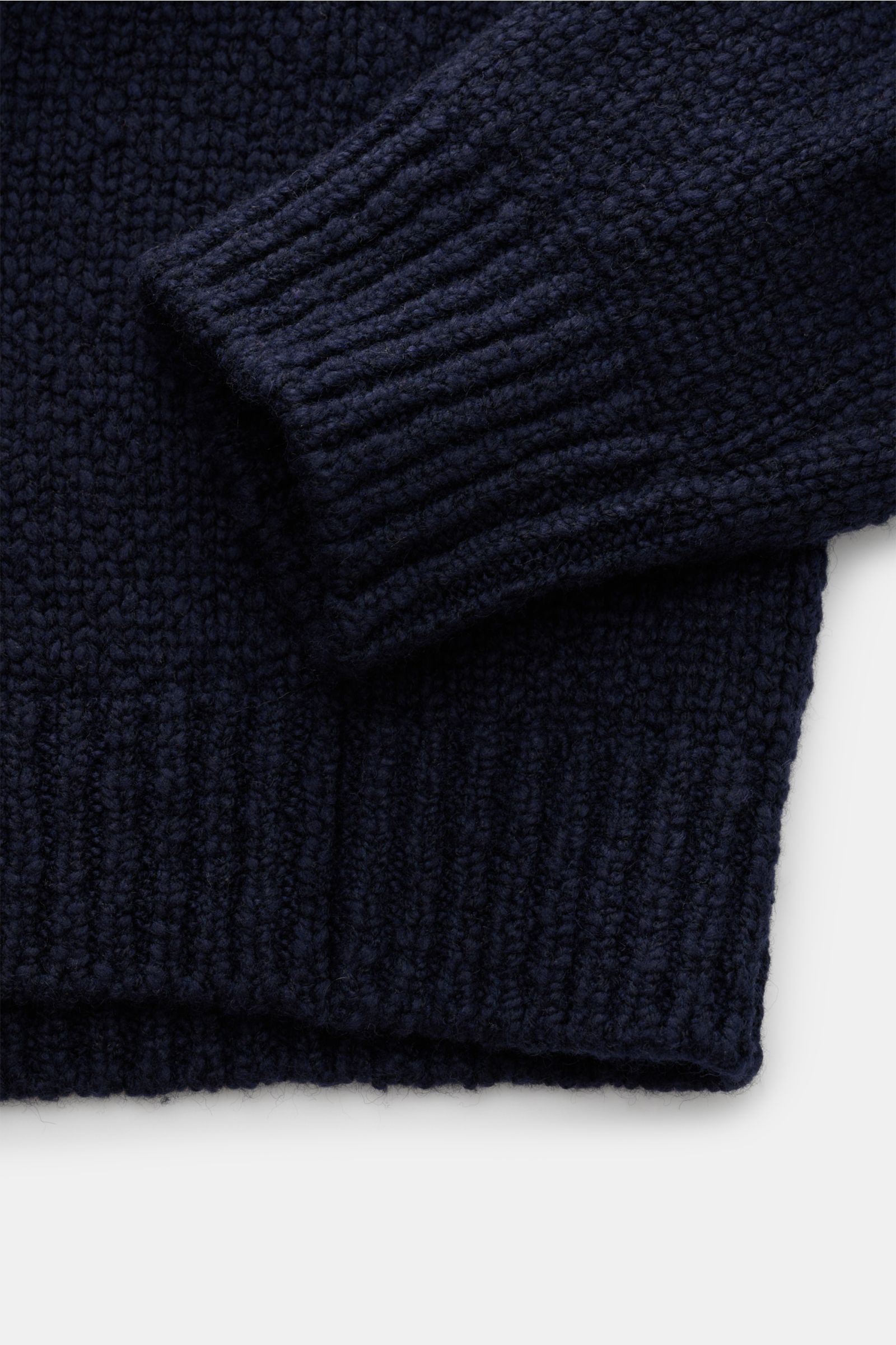 Stone Island Rundhalspullover 'Fancy Yarn' navy, Detailaufnahme von Ärmel und Rippsaum, wärmender Wollmix, markantes Strickbild, Kompass-Badge.