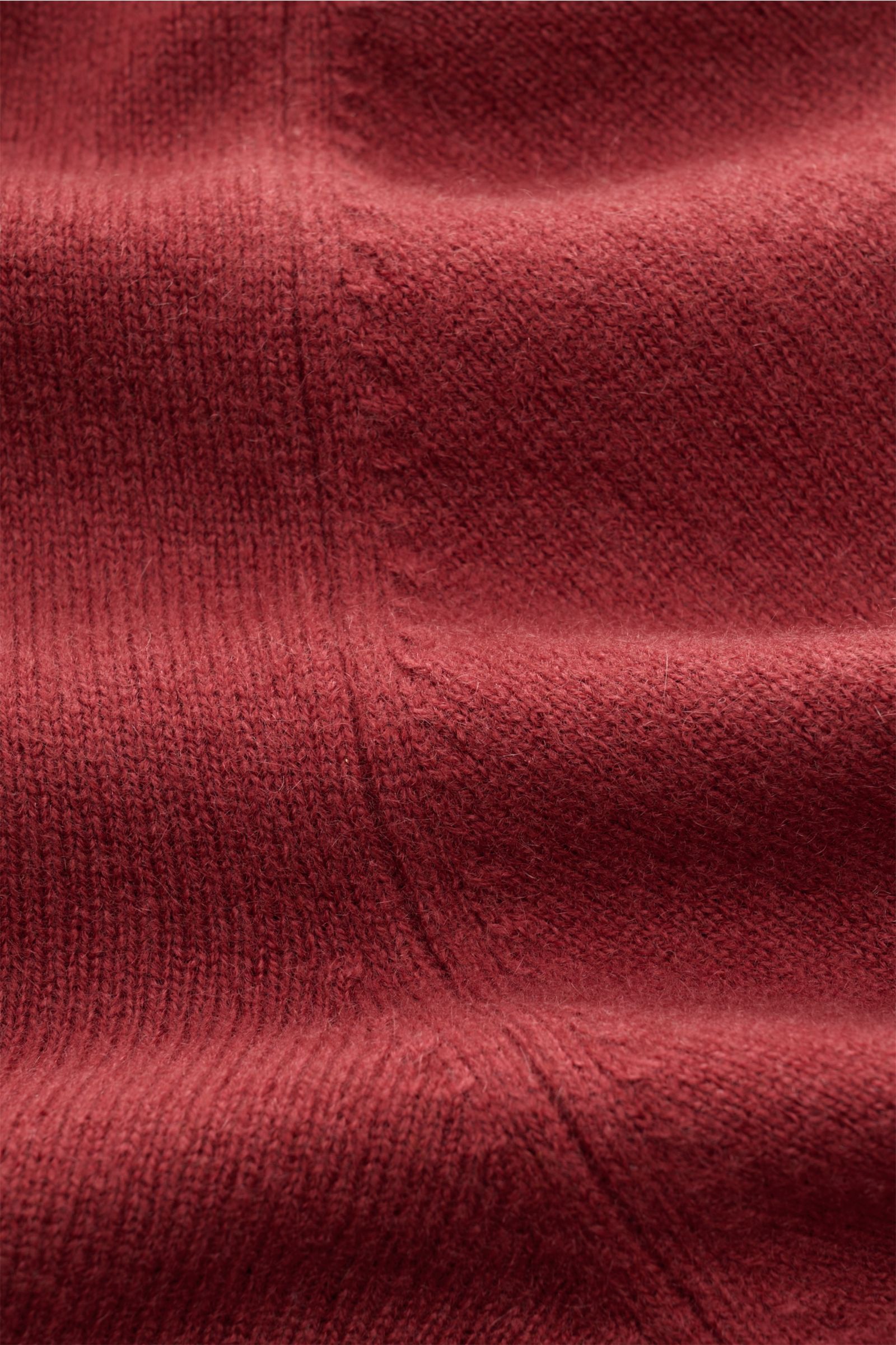Gran Sasso Cashmere Rundhalspullover rotbraun, Detailansicht von feinem Strickbild, reiner Cashmere, weicher Griff, leicht gewalkt, Rippbündchen, Regular Fit, Rundhalsausschnitt.