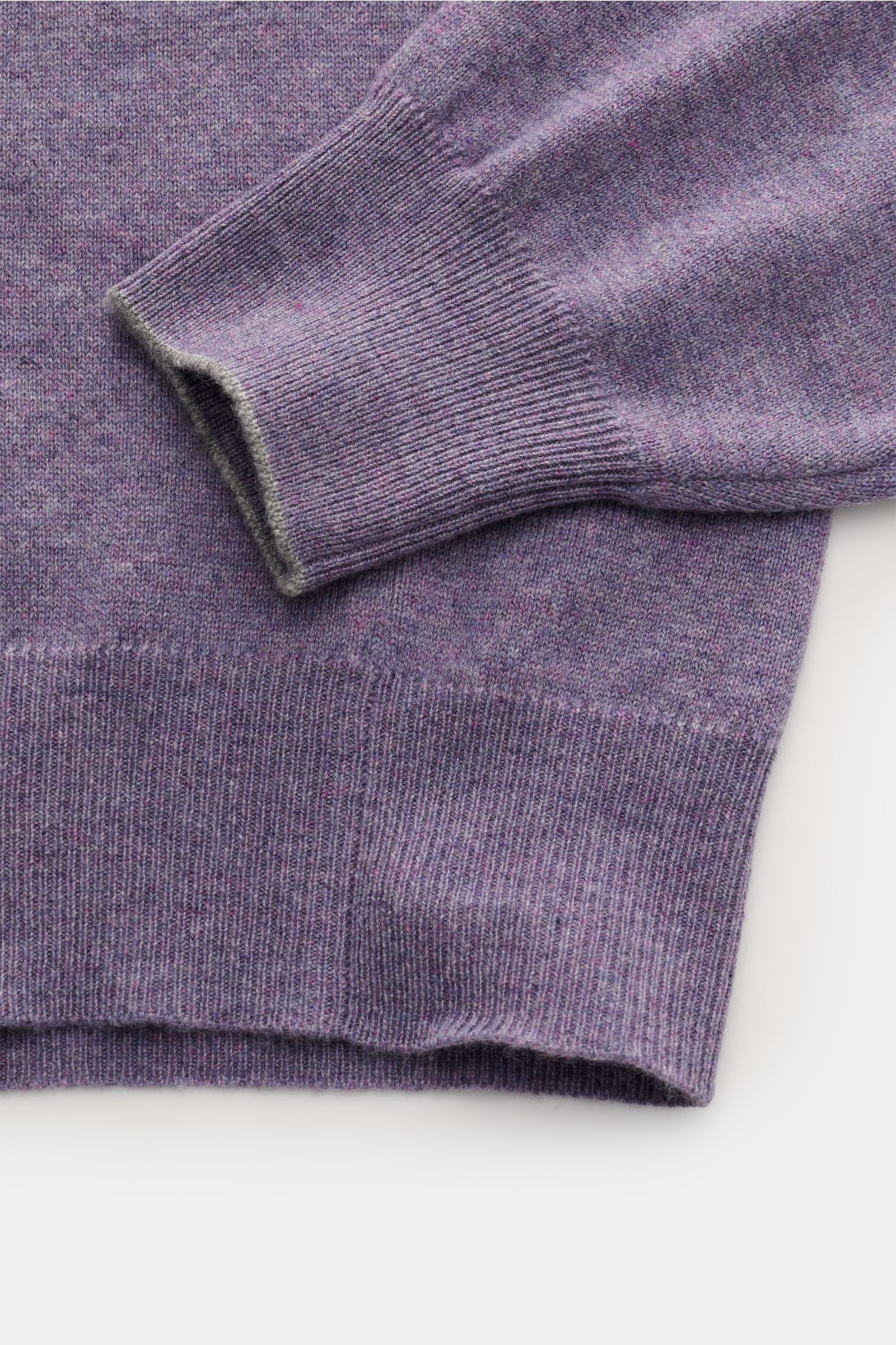 Close-up detail of the sleeve and hem of the Brunello Cucinelli Cashmere crew neck jumper purple mottled, showing fine knit and contrasting borders.

This luxurious cashmere jumper with crew neck by BRUNELLO CUCINELLI is a versatile essential that is n
