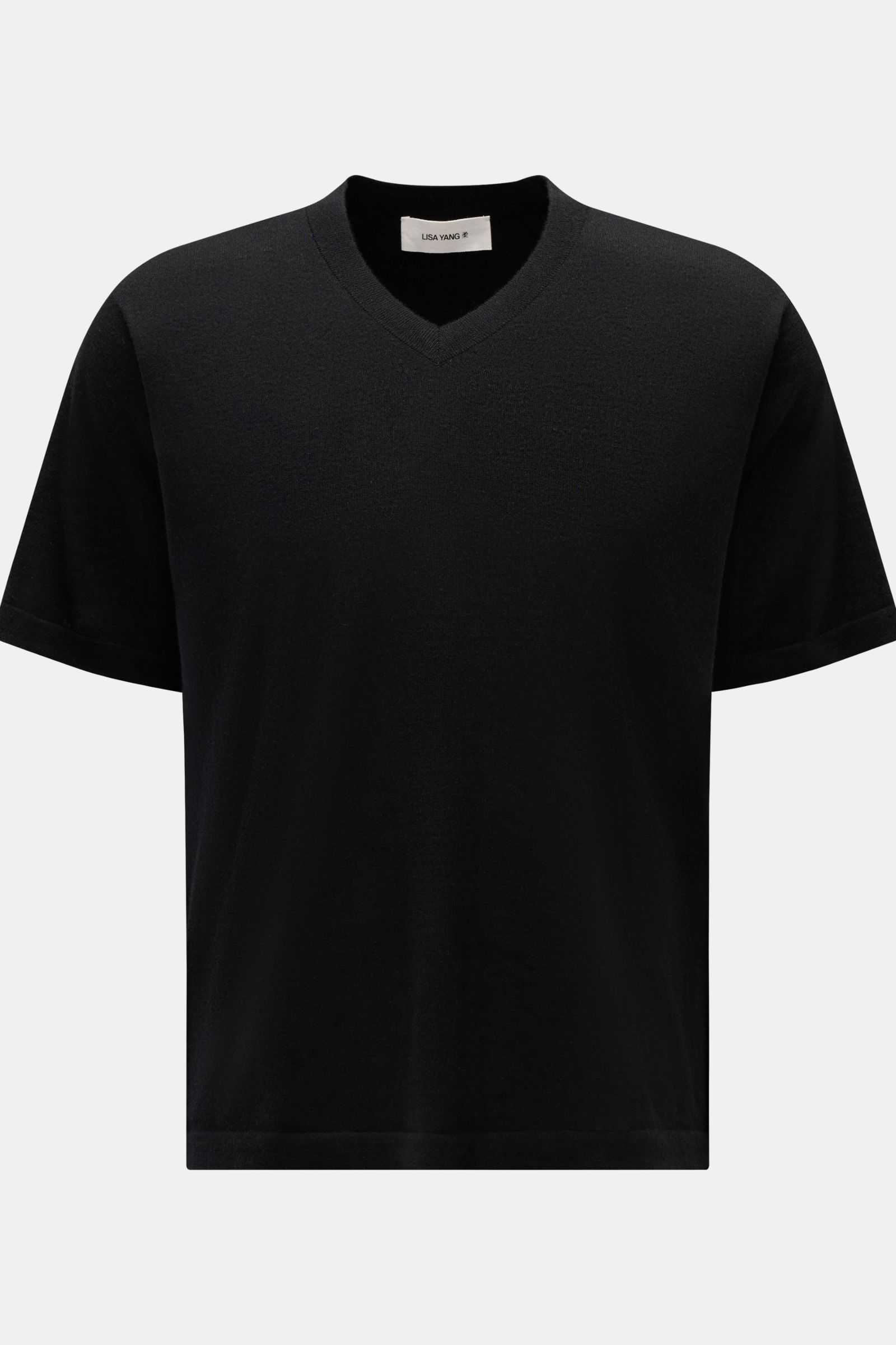 Front view of Lisa Yang Cashmere V-Neck Kurzarm-Pullover 'Joakim' schwarz, a black short-sleeve cashmere V-neck sweater with fine knit texture and regular fit.

Description: Das feine Strickbild und der klassische Regular Fit des Cashmere Kurzarm-Pullo