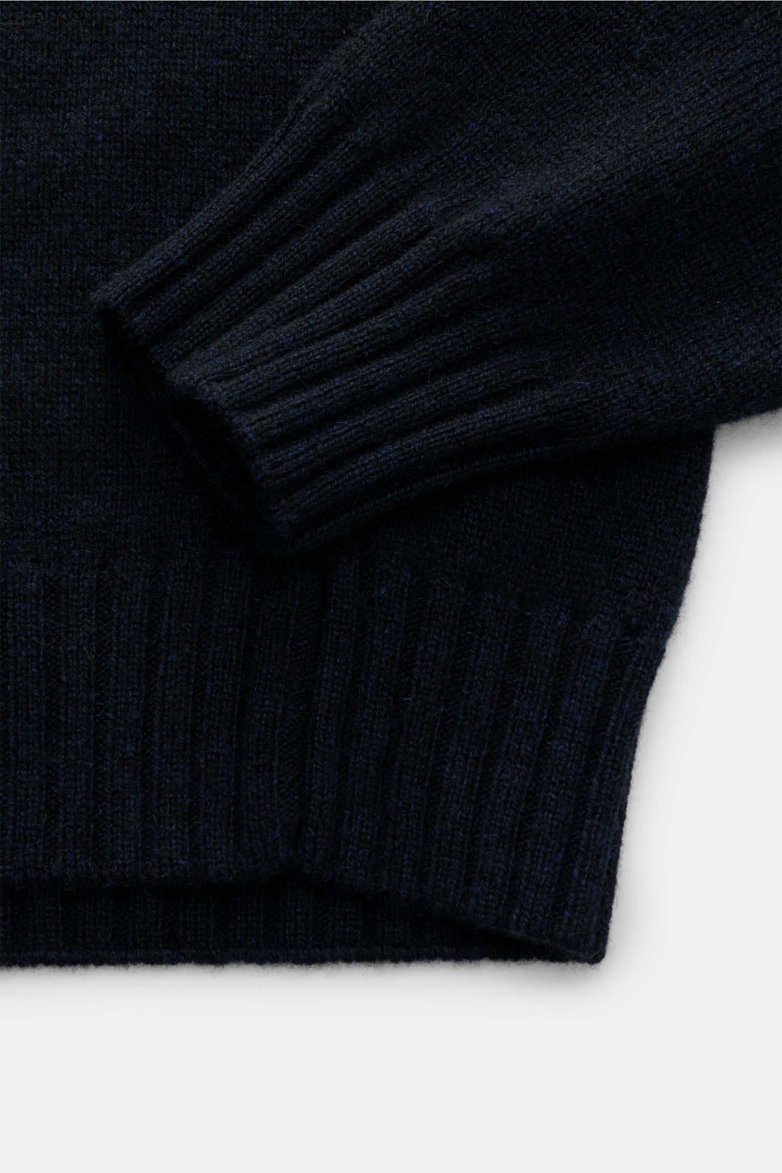 Filippo de Laurentiis Cashmere Rundhalspullover navy, Detailaufnahme von Ärmel und Saum, reiner Cashmere, weicher Griff, feines Strickbild, Regular Fit, Rundhalsausschnitt, Rippbündchen.