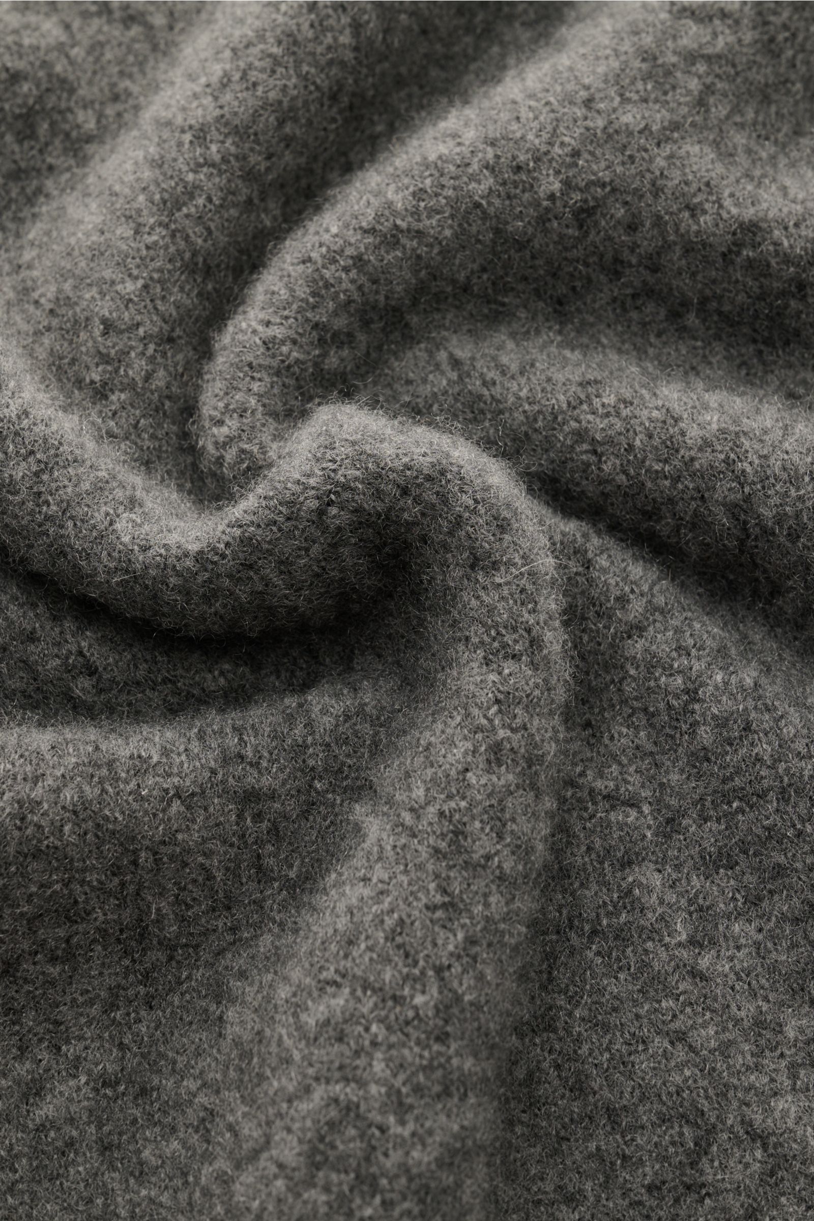 Filippo de Laurentiis Rundhalspullover dunkelgrau meliert, Nahaufnahme von weichem, voluminösem Strick mit Cashmere, Seide, Microfaser, Slim Fit, Rundhalsausschnitt, flexible Rippbündchen.