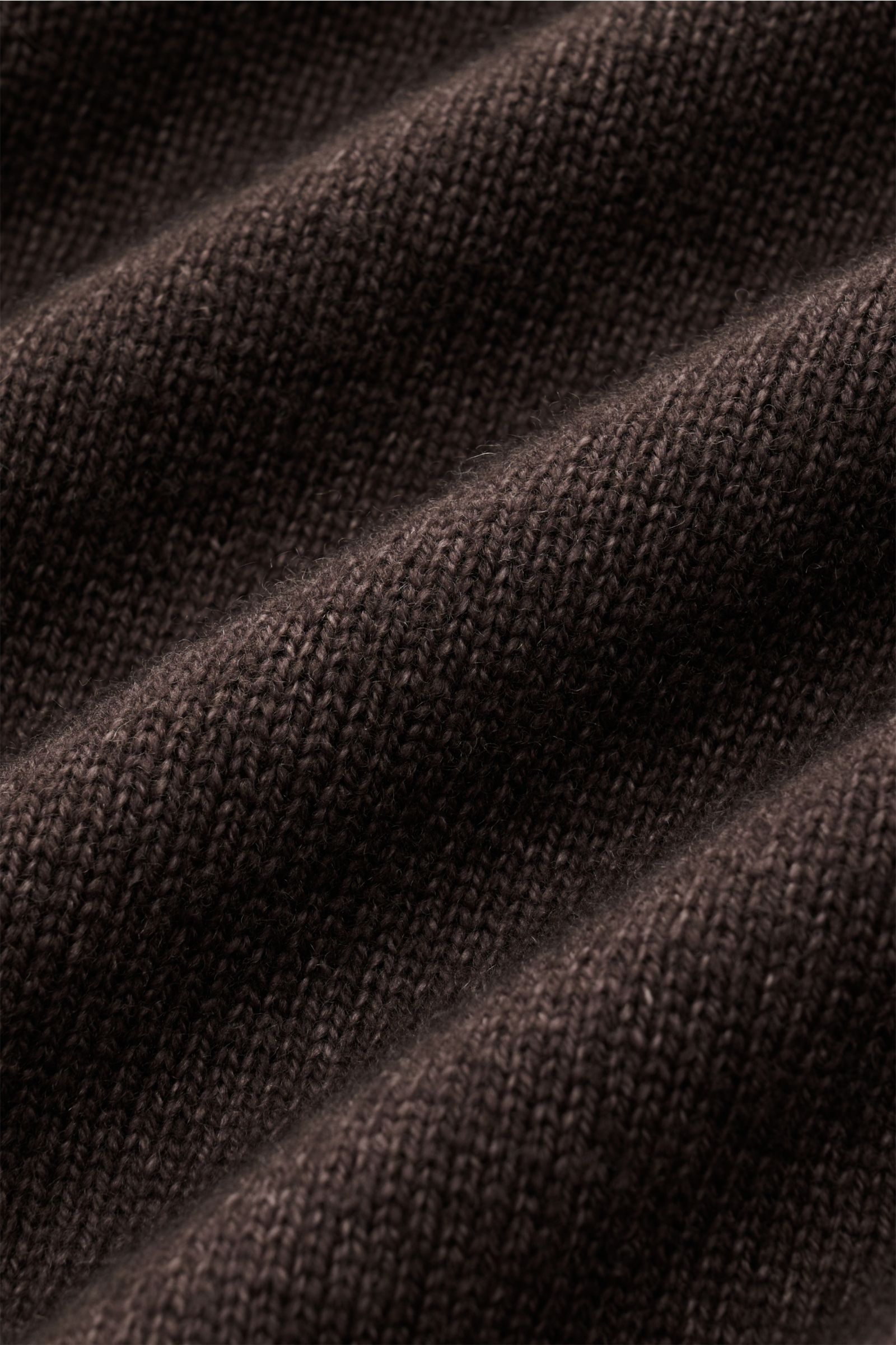 Filippo de Laurentiis Merino Rundhalspullover dunkelbraun meliert in Nahaufnahme, feines Strickbild, weicher Griff aus Super 120'S Merinowolle und Cashmere, garment dyed mit Vintage-Effekt, flexible Rippbündchen, Regular Fit