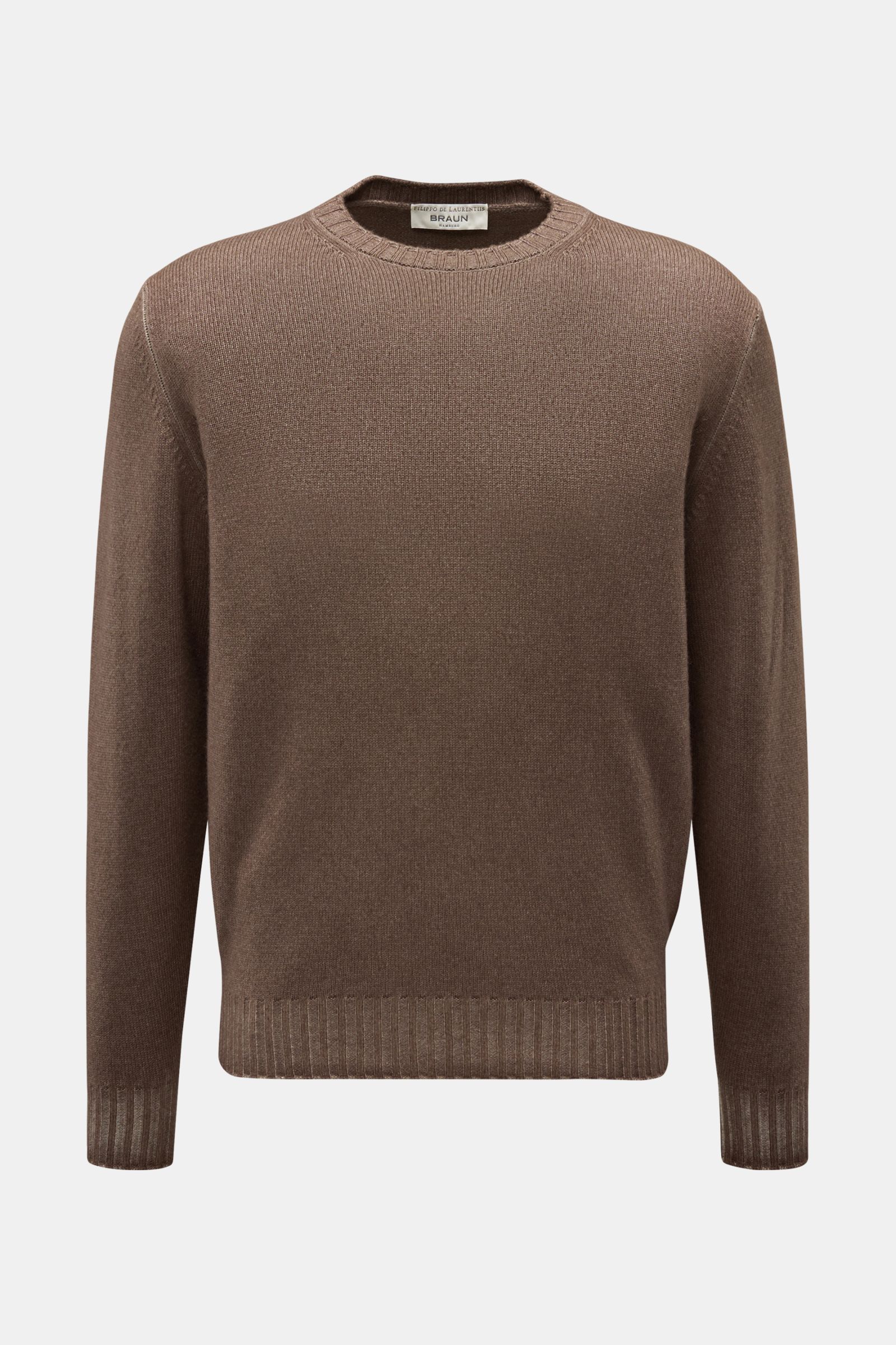 Filippo de Laurentiis Merino Rundhalspullover braun meliert, frontal fotografiert, aus Super 120'S Merinowolle und Cashmere, garment dyed, Regular Fit, mit weichem Griff und flexiblen Rippbündchen.
