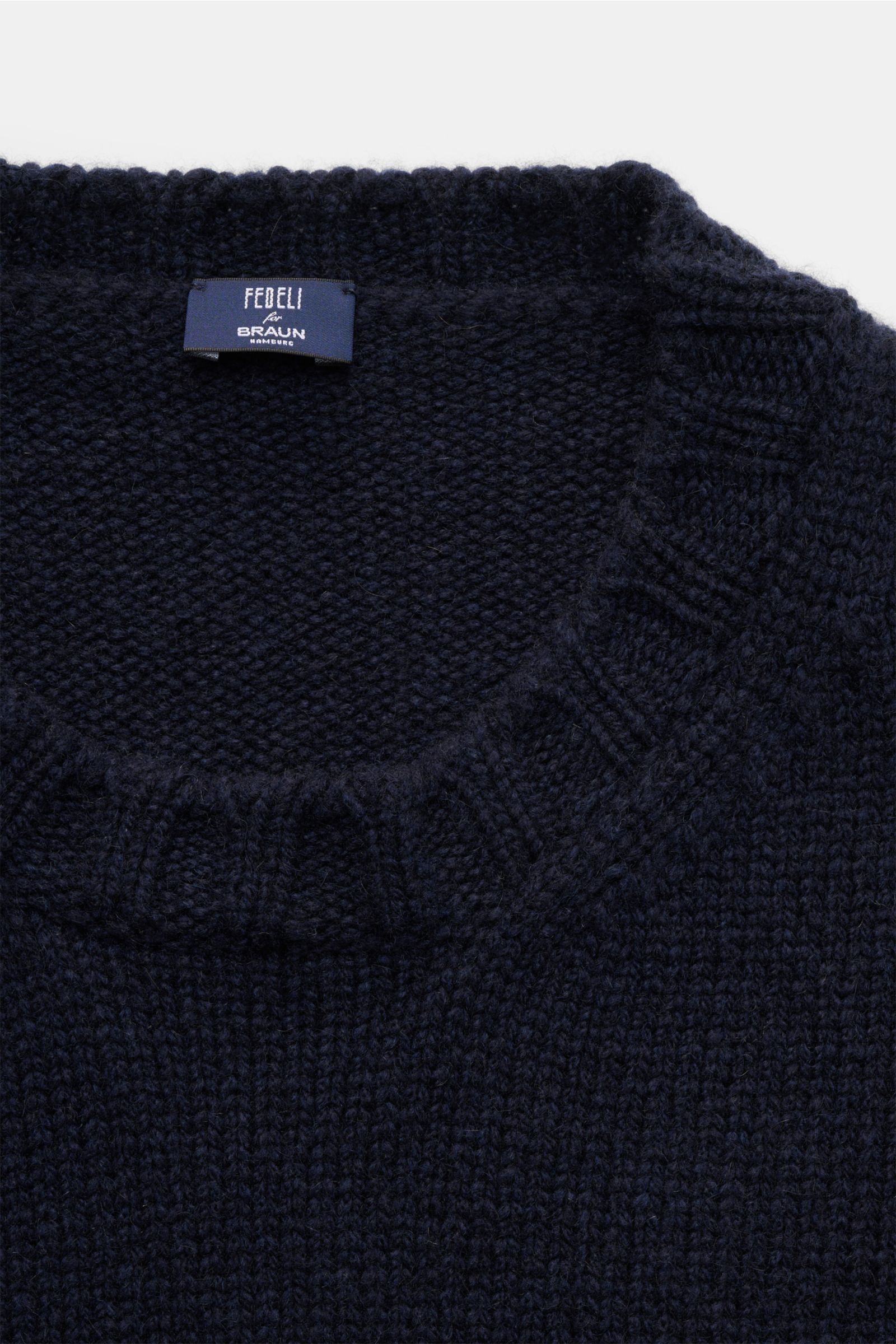 Fedeli Cashmere Rundhalspullover 'Argentina' navy, Nahaufnahme von oben, reiner Cashmere, weicher Griff, mittelgrobes Strickbild, Regular Fit, Rundhalsausschnitt, flexible Rippbündchen.