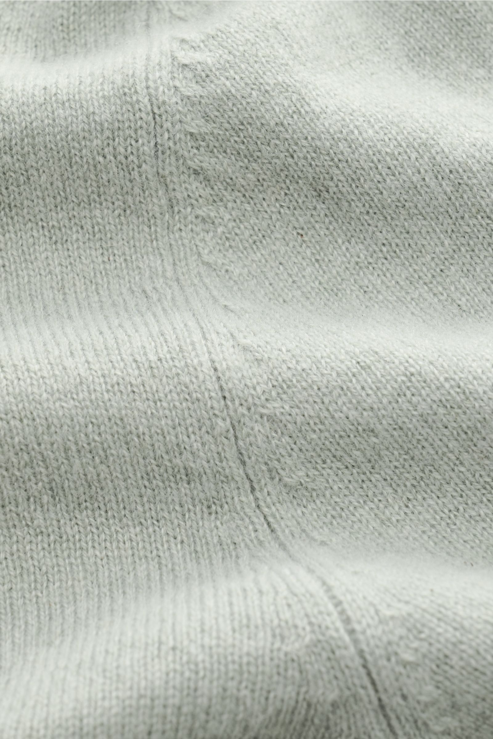 Close-up perspective of the fine knit texture of the FTC Cashmere crew neck jumper grey-green, showcasing its ultra-soft pure cashmere fabric.

The feel of ultra soft cashmere fabric makes this timeless crew neck jumper by sustainable knitwear label FT