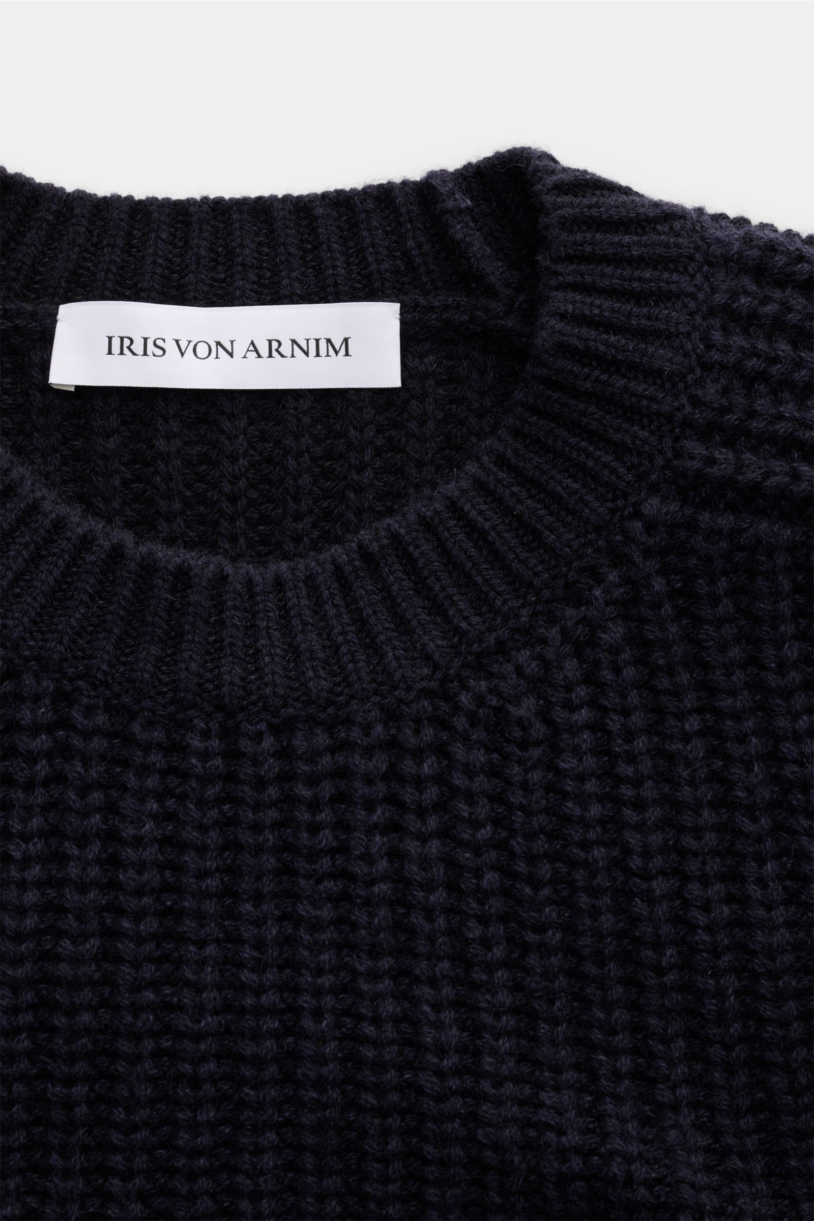 Iris von Arnim Uomo Cashmere Rundhalspullover 'Arlington' navy, nah, voluminöses Patentstrickmuster, weicher Griff, Slim Fit, Rippbündchen, Rundhalsausschnitt.