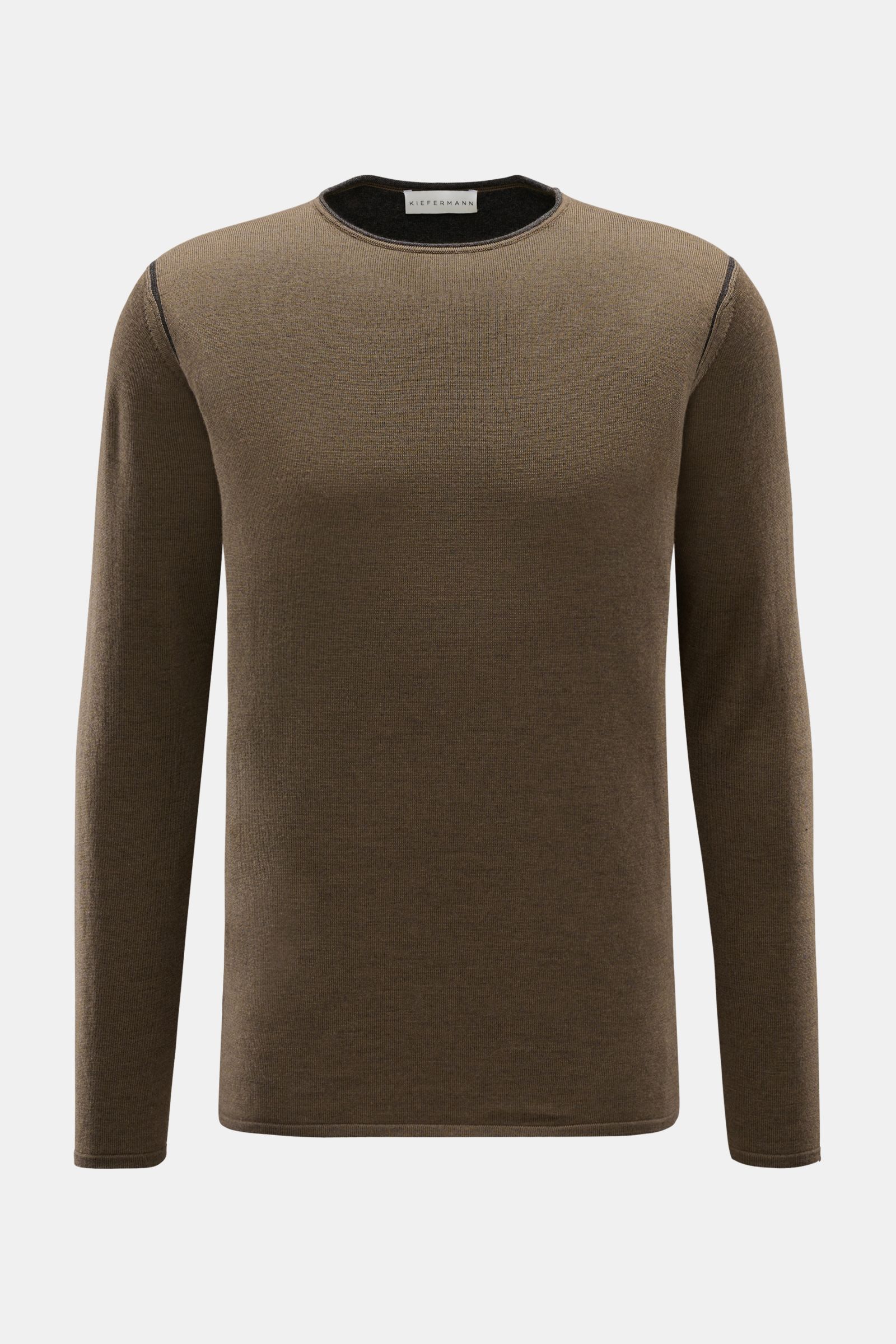 Front view of Kiefermann Merino Rundhalspullover 'Lutzs' khaki meliert, a slim fit soft merino wool sweater with fine knit, contrast details, rolled round neckline, and double hem.

Description: Update für ein Essential: Der Rundhalspullover von KIEFER