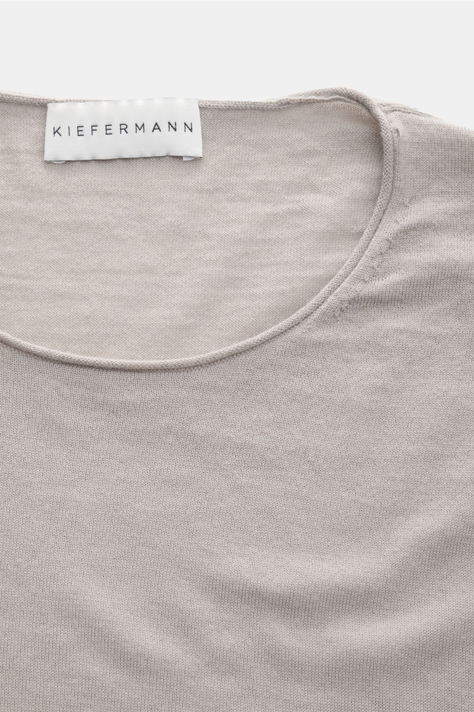 Close-up front top view of the Kiefermann Merino fine knit jumper 'Benjamin' light grey, featuring pure merino wool, super soft touch, very fine knit, slim fit, crew neck, and open, rolled hems.