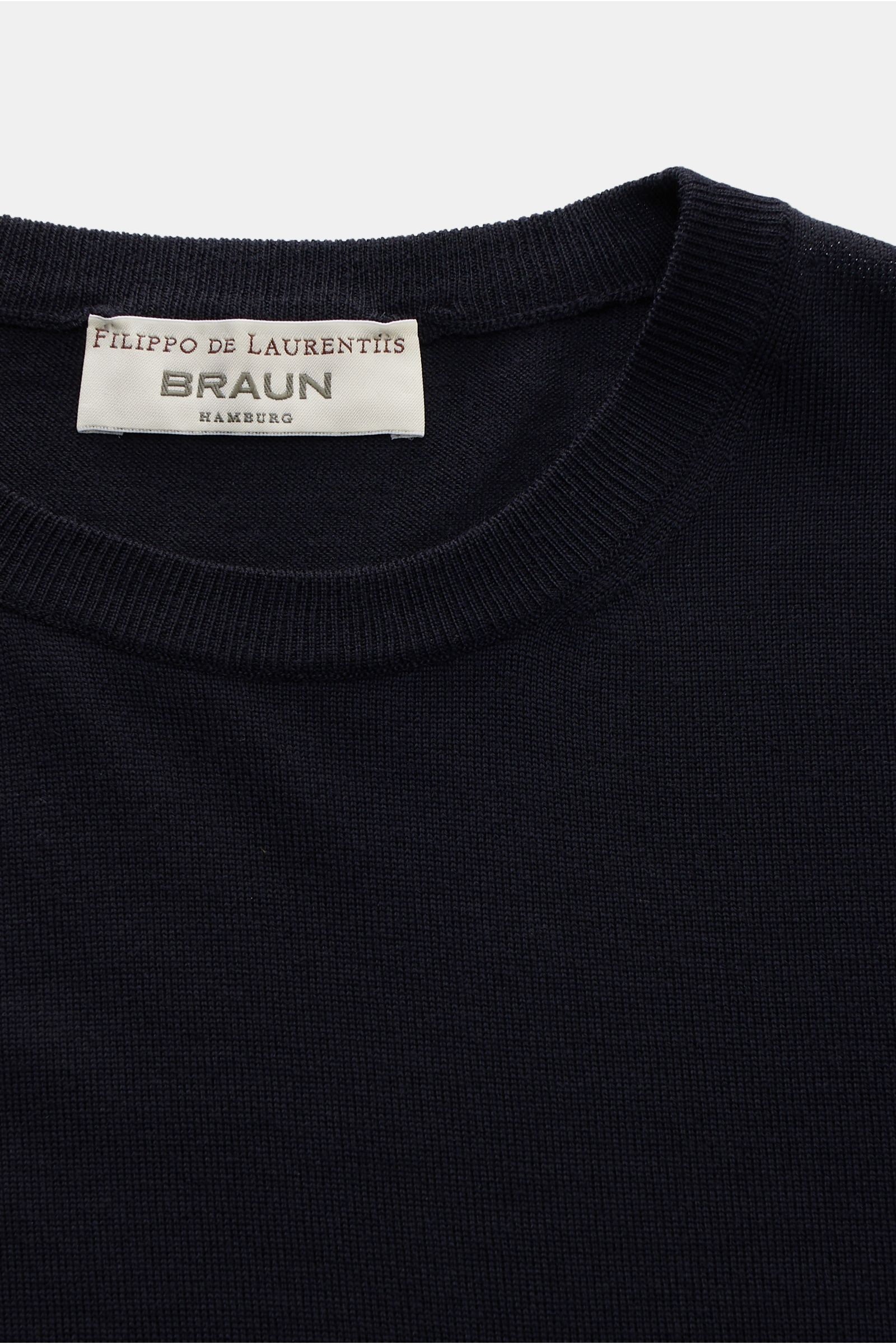 Filippo de Laurentiis Merino Feinstrick-Rundhalspullover dark navy, Nahaufnahme von oben, feines Strickbild, weicher Griff, flexible Rippbündchen, Regular Fit.