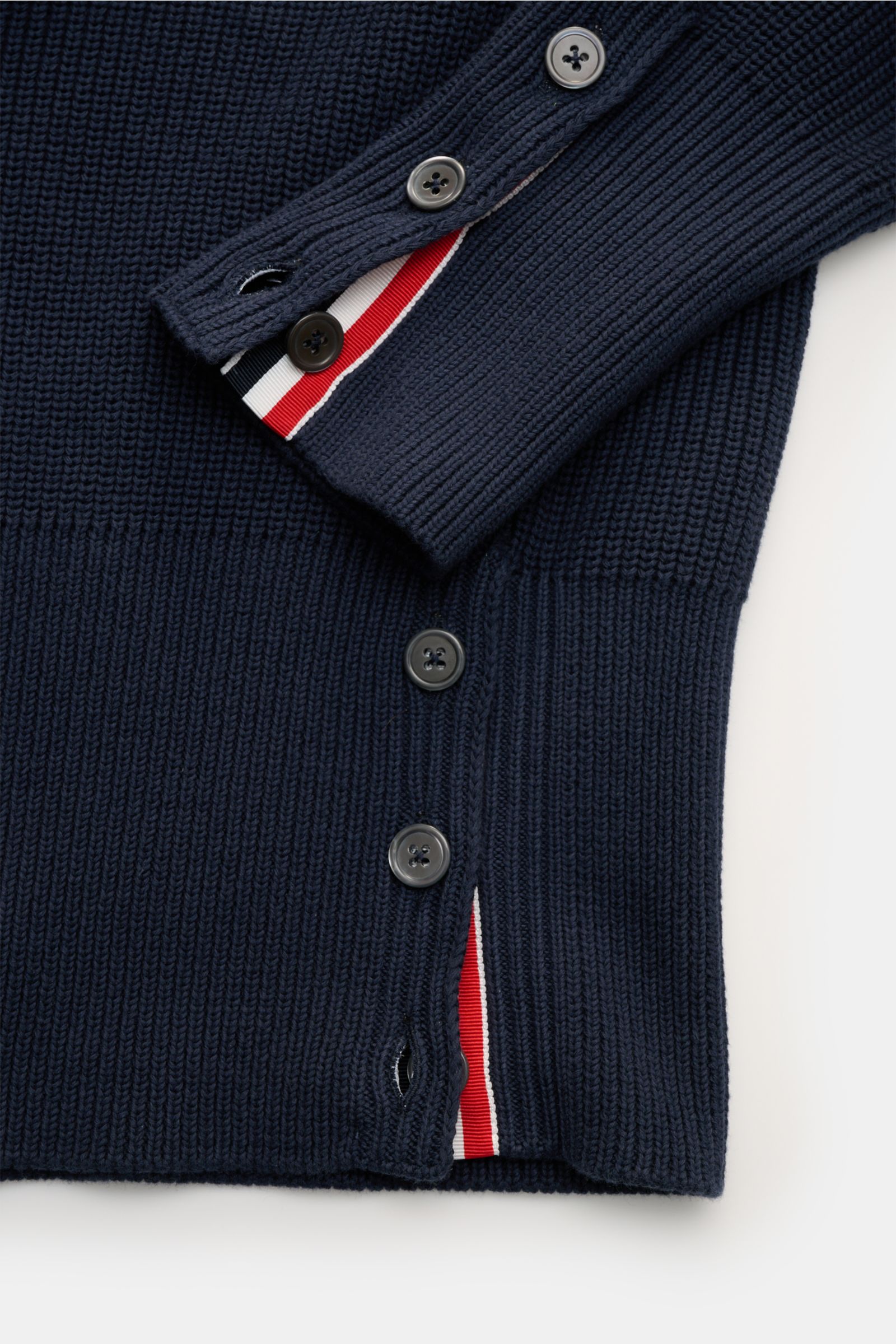 Close-up view of the Thom Browne Rundhalspullover graublau showing soft pure cotton knit, tonal sleeve stripes, buttoned cuffs, and side slits with buttons.