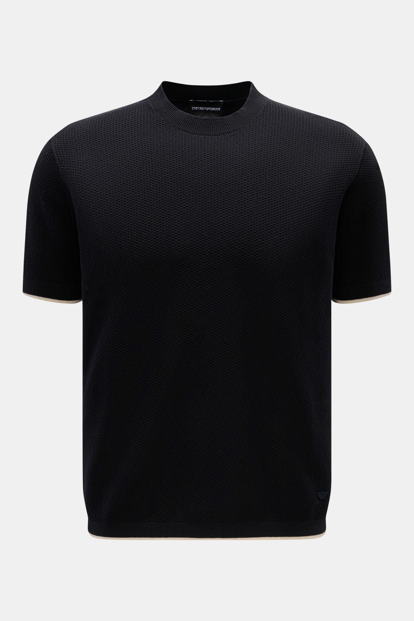 Emporio Armani Kurzarmpullover navy in Slim Fit, Strukturstrick aus Baumwolle, Rundhalsausschnitt, Kontrastkanten, Logo am Saum, frontale Nahaufnahme.