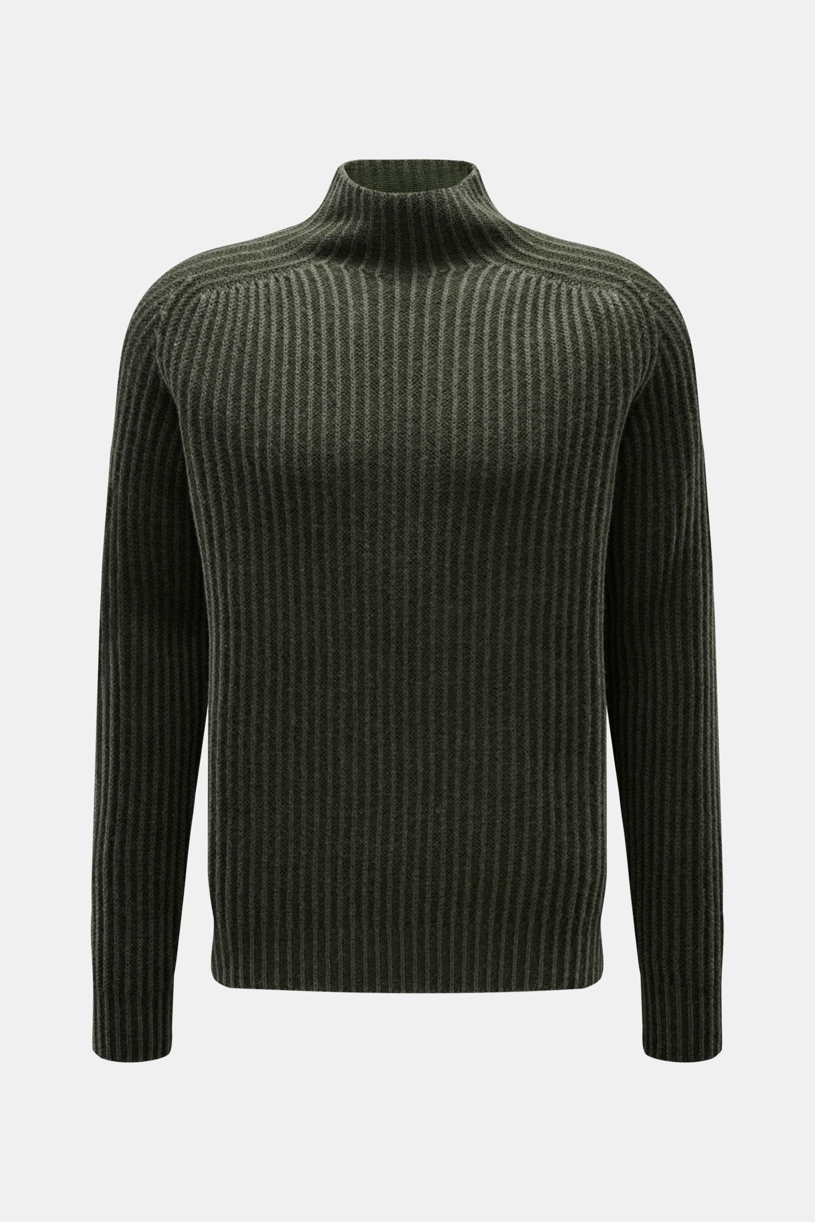 Front view of the 04651/ A trip in a bag Mock Neck Pullover 'Foggy Mock' dunkelgrün, a slim fit, garment-dyed, dark green wool sweater with a soft touch, medium-fine knit, coarse ribbed pattern, stand-up collar, and comfortable ribbed cuffs. Hochwertiger 