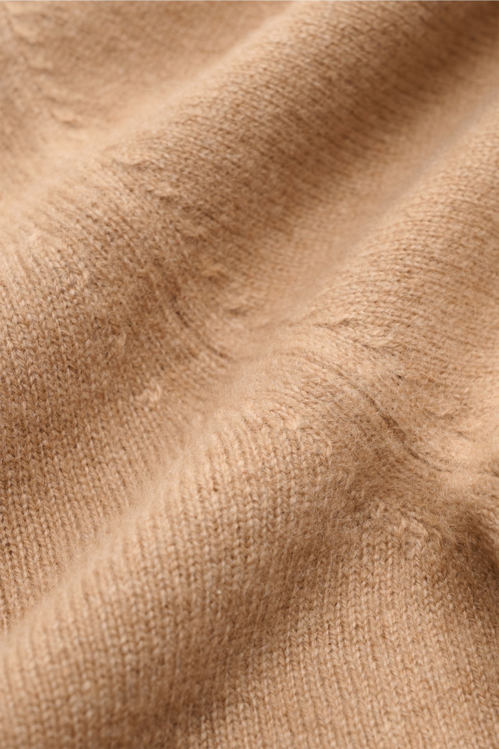 Fioroni Cashmere Rundhalspullover camel Nahaufnahme des feinen Strickbilds aus reinem Baby-Cashmere mit weicher Haptik, Slim Fit und Rippbündchen.