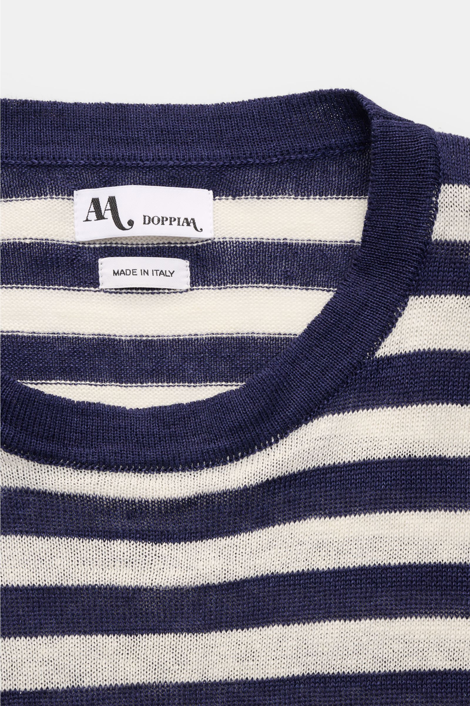 Close-up top view of the Doppiaa Crew neck jumper 'Aalfeo' navy/cream striped, showing fine knit crew neck and label. A summery essential in linen: This crew neck jumper by DOPPIAA is made of cool natural fibres and has a nautical aesthetic – perfect for 