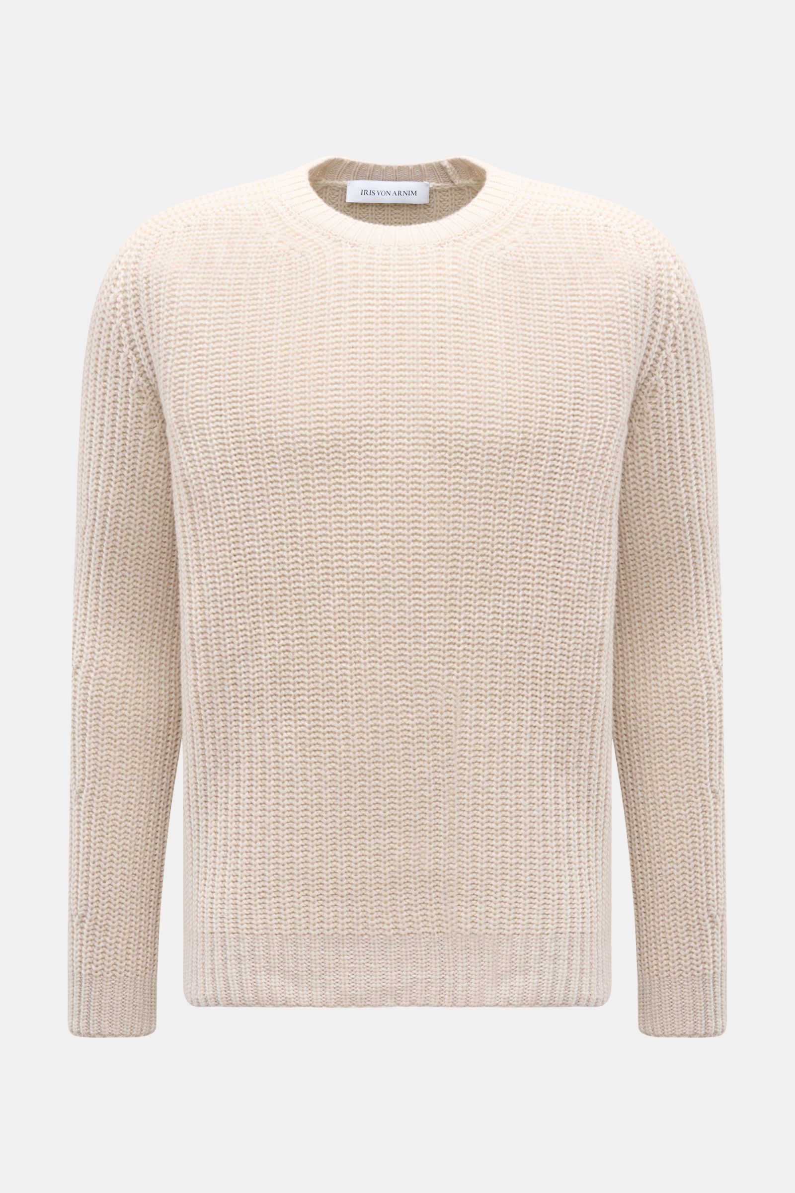 Front view of Iris von Arnim Cashmere Rundhalspullover 'Aurenzo' sand, a slim fit round neck sweater with voluminous patent stitch in soft pure cashmere.

Kompromisslose Strickqualität – made to last: Der Rundhalspullover 'Aurenzo' vom renommierten Ham