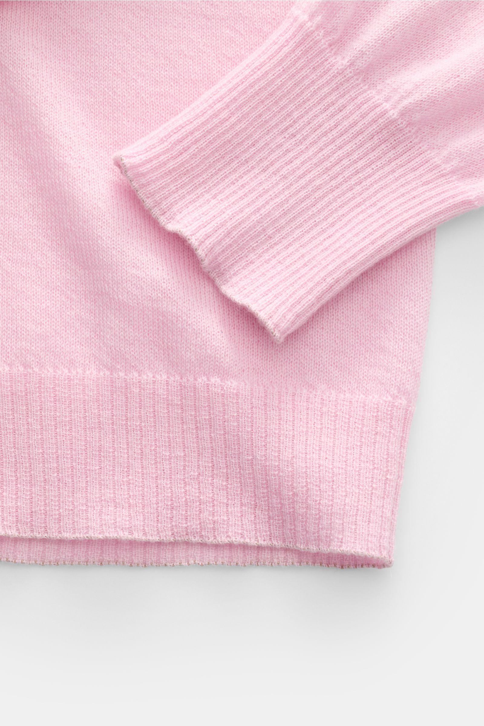 Close-up view of the B.F. Knitwear Cashmere crew neck jumper rose showing the fine, airy knit, slim fit, elasticated rib knit bands on the cuff and hem.

Lightweight summer cashmere from knitwear experts B.F. KNITWEAR: enhance your spring wardrobe with